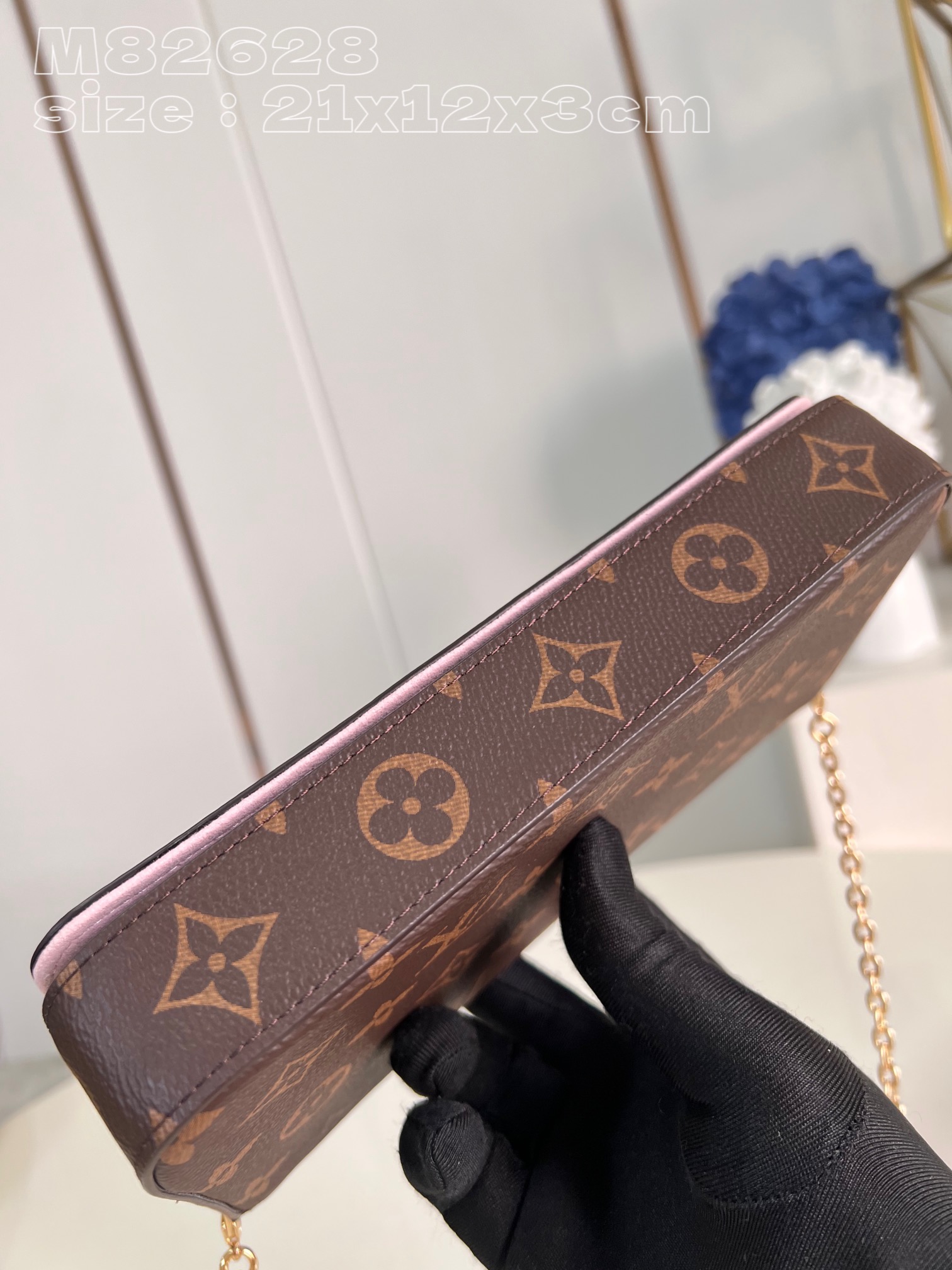 l**is V*t*n pochette félicie