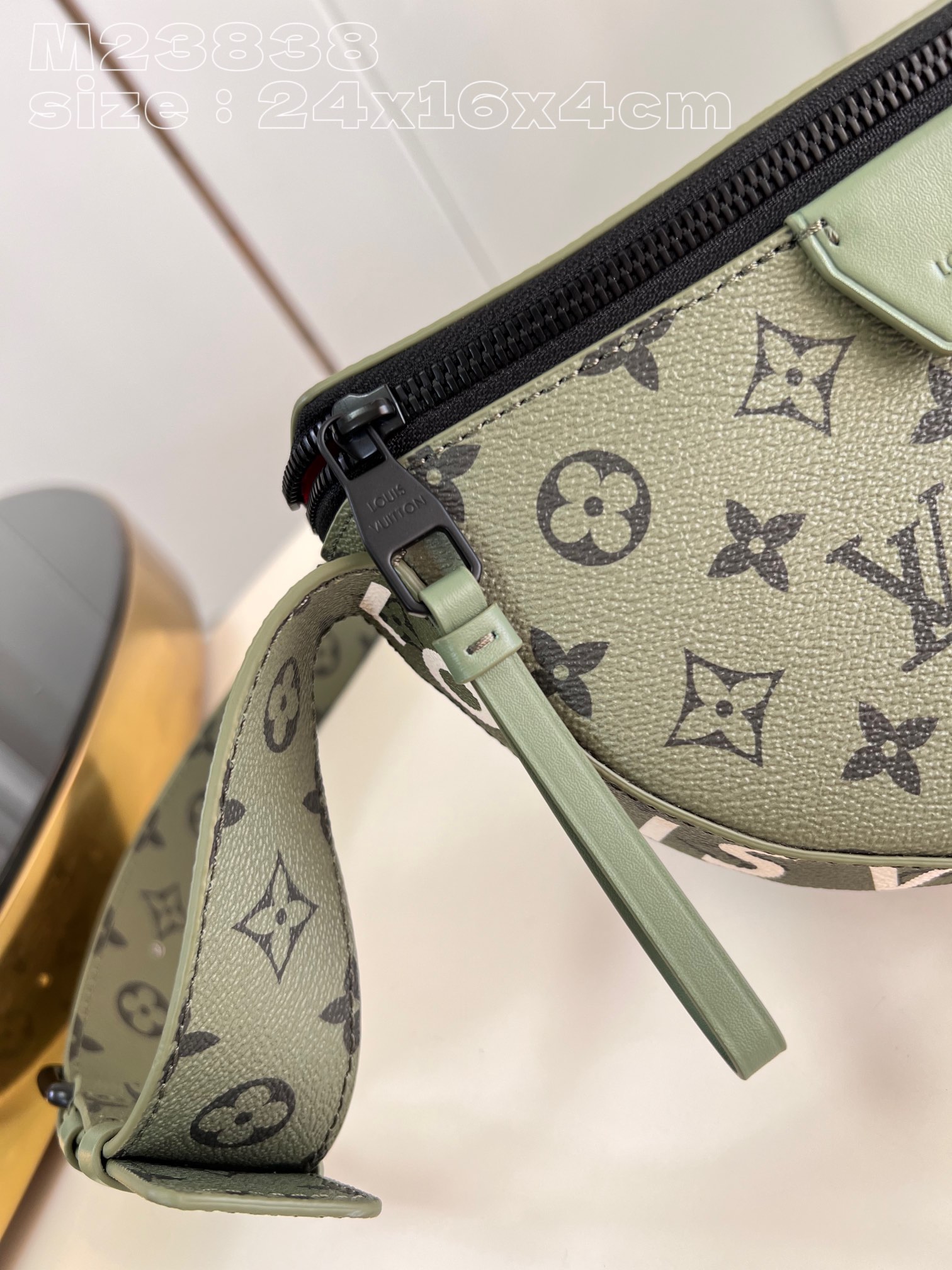 l**is V*t*n lv moon crossbody