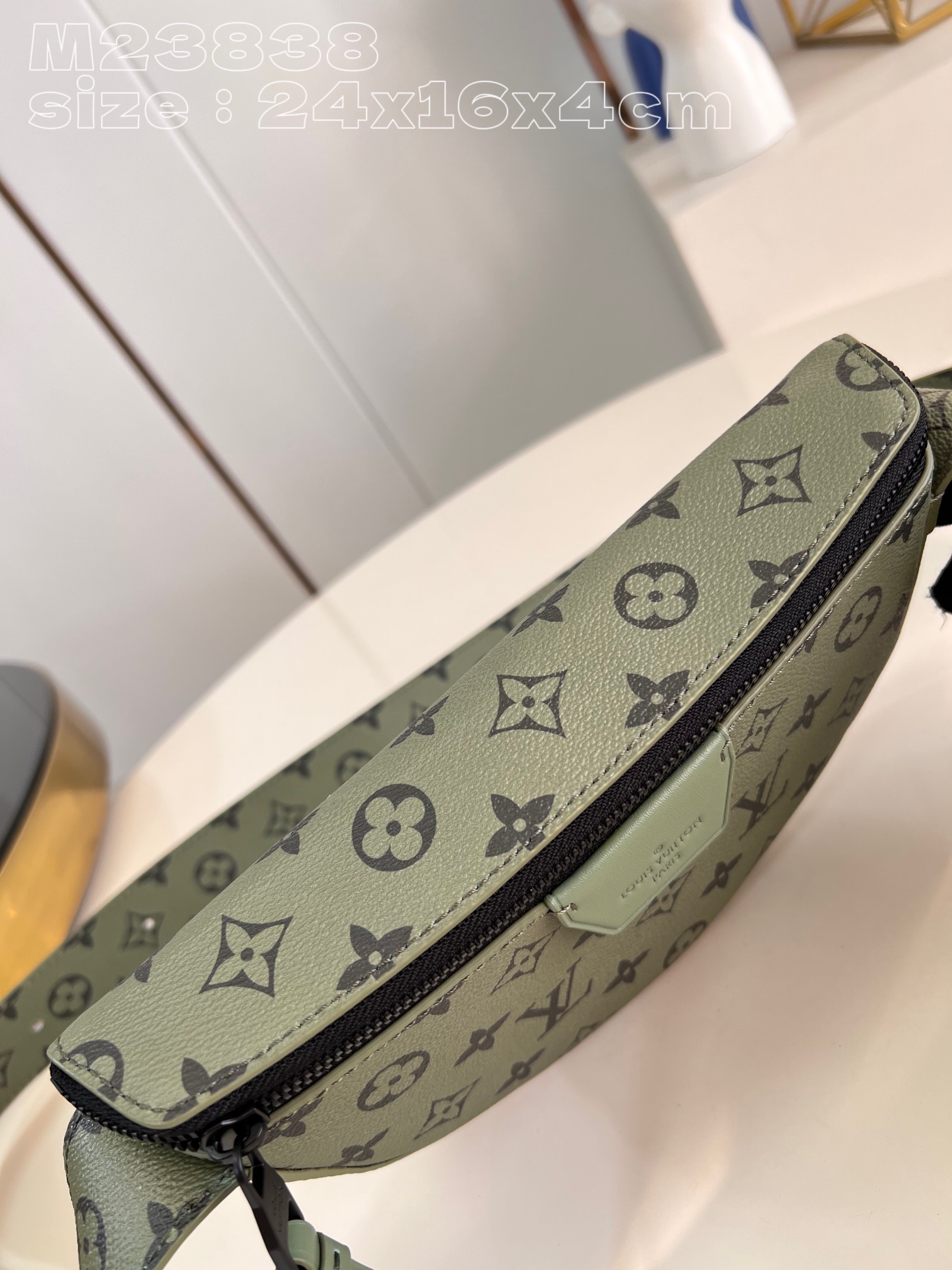 l**is V*t*n lv moon crossbody