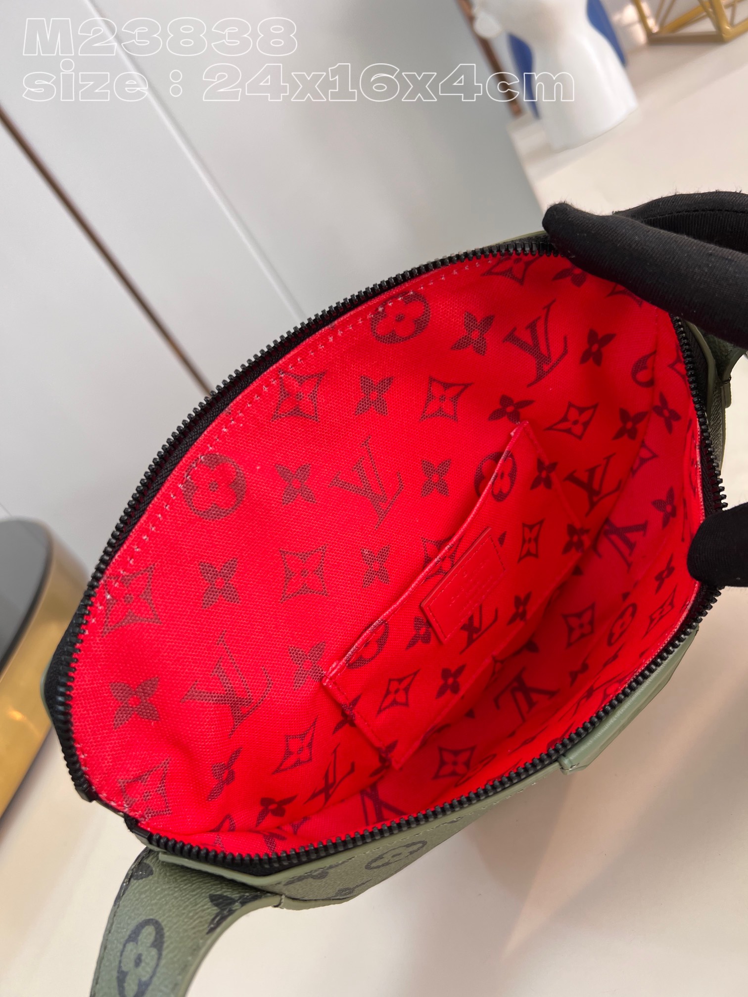 l**is V*t*n lv moon crossbody