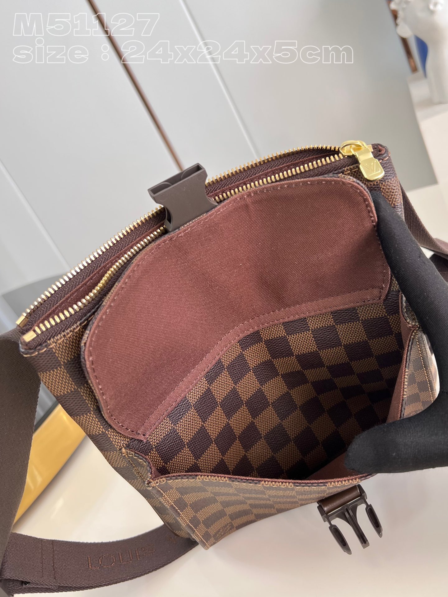 l**is V*t*n damier pochette melville crossbody bag