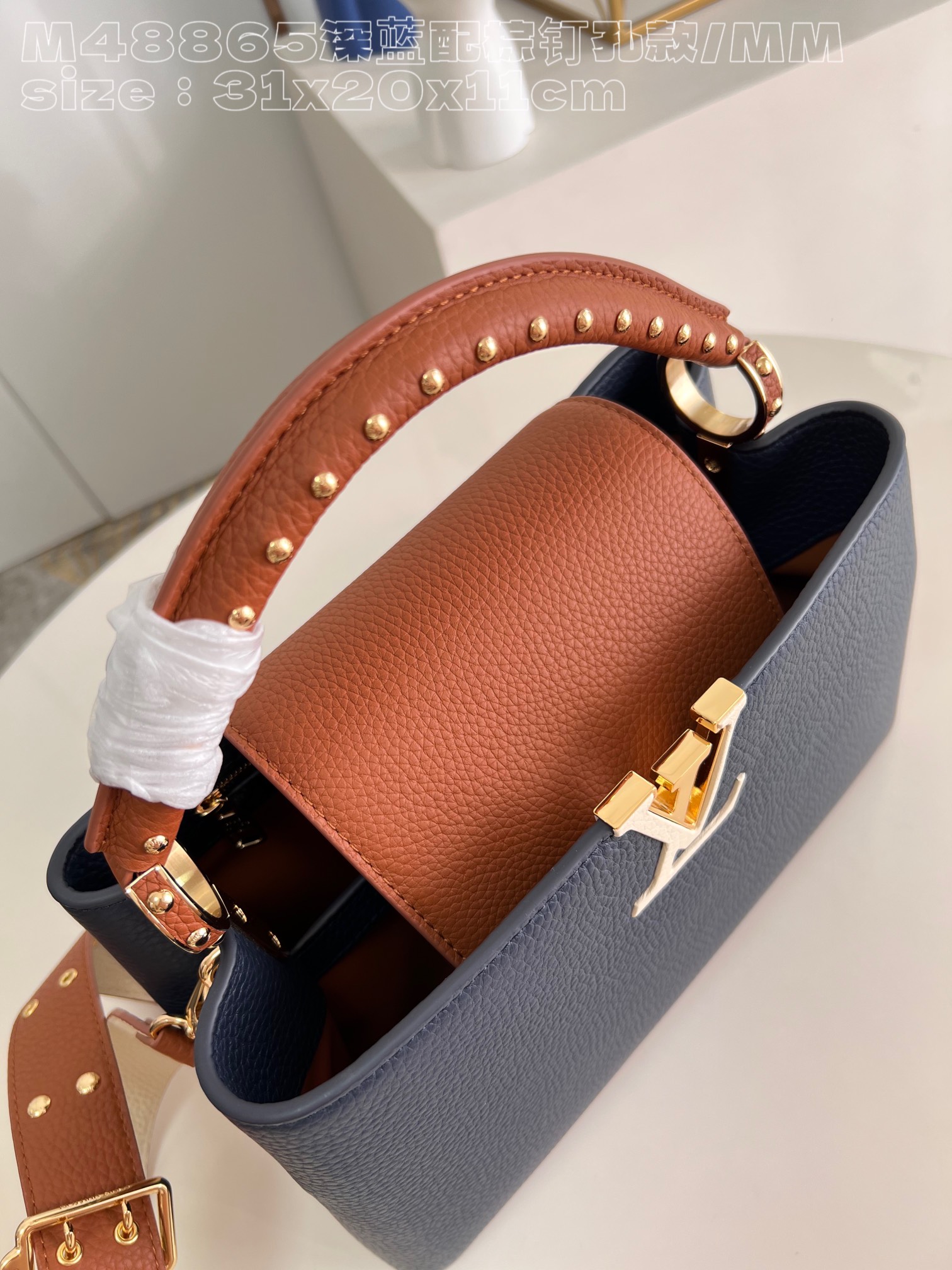 l**is V*t*n capucines mm handbag