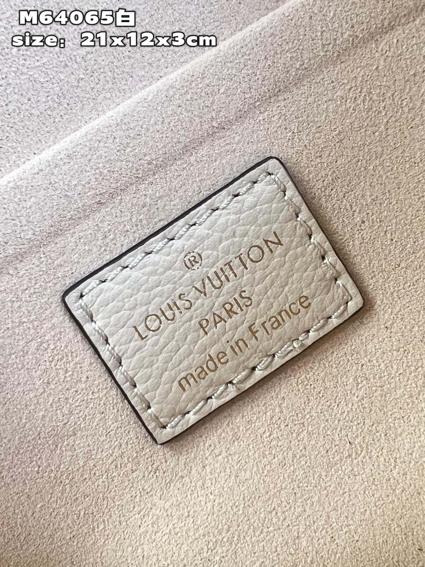 l**is V*t*n pochette félicie