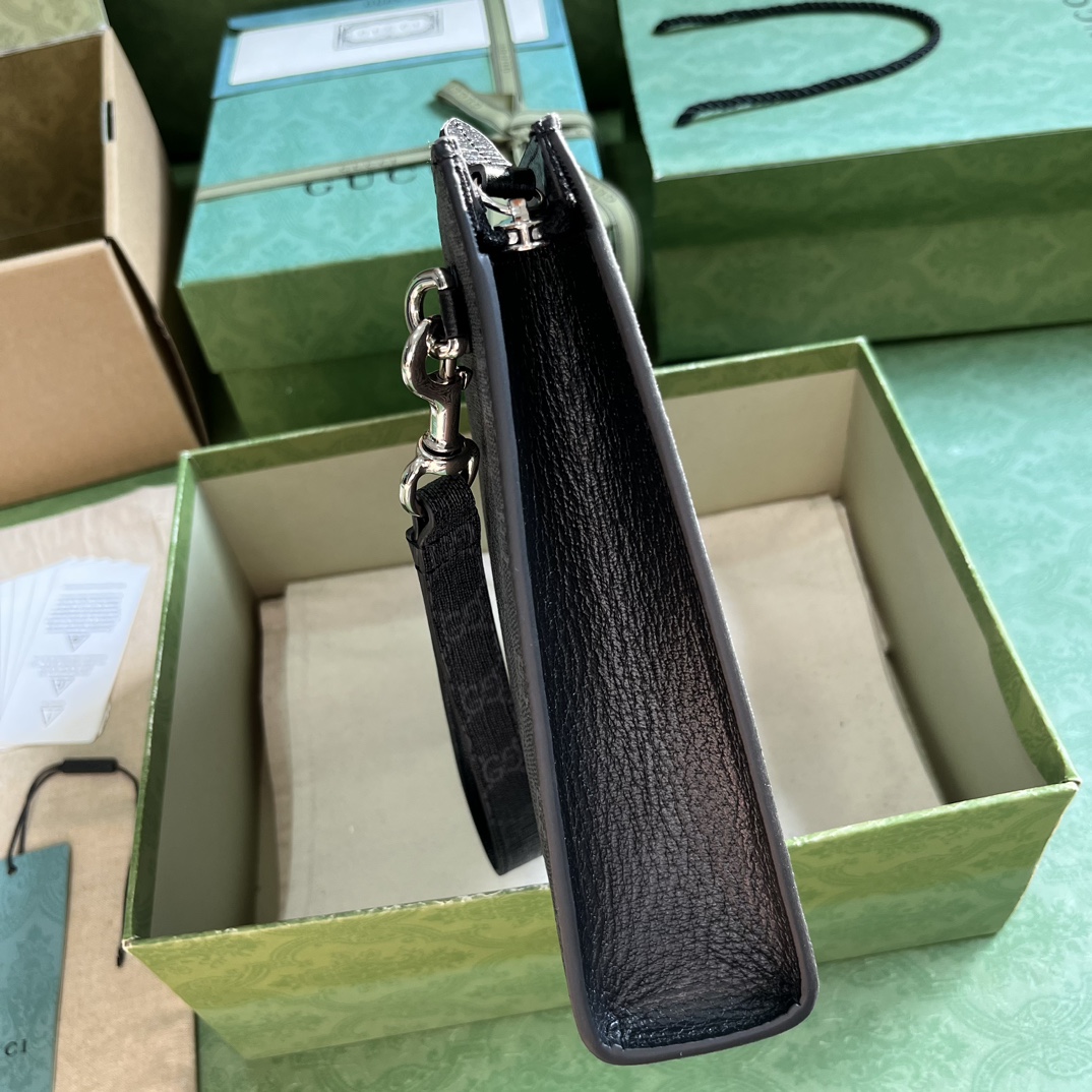G*u*i pouch with gg detail