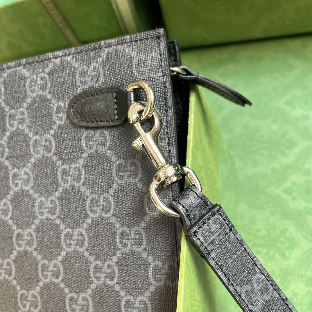 G*u*i pouch with gg detail