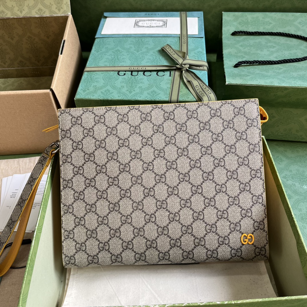 G*u*i pouch with gg detail