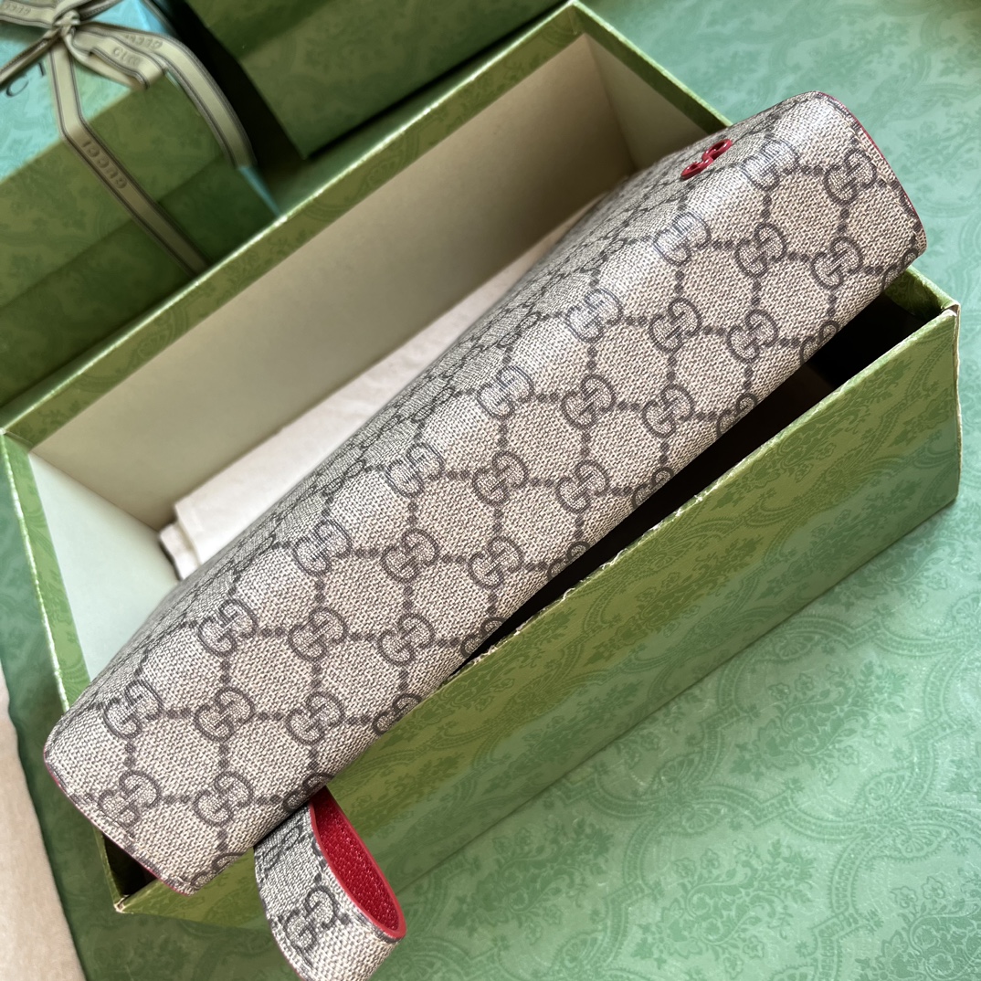 G*u*i pouch with gg detail