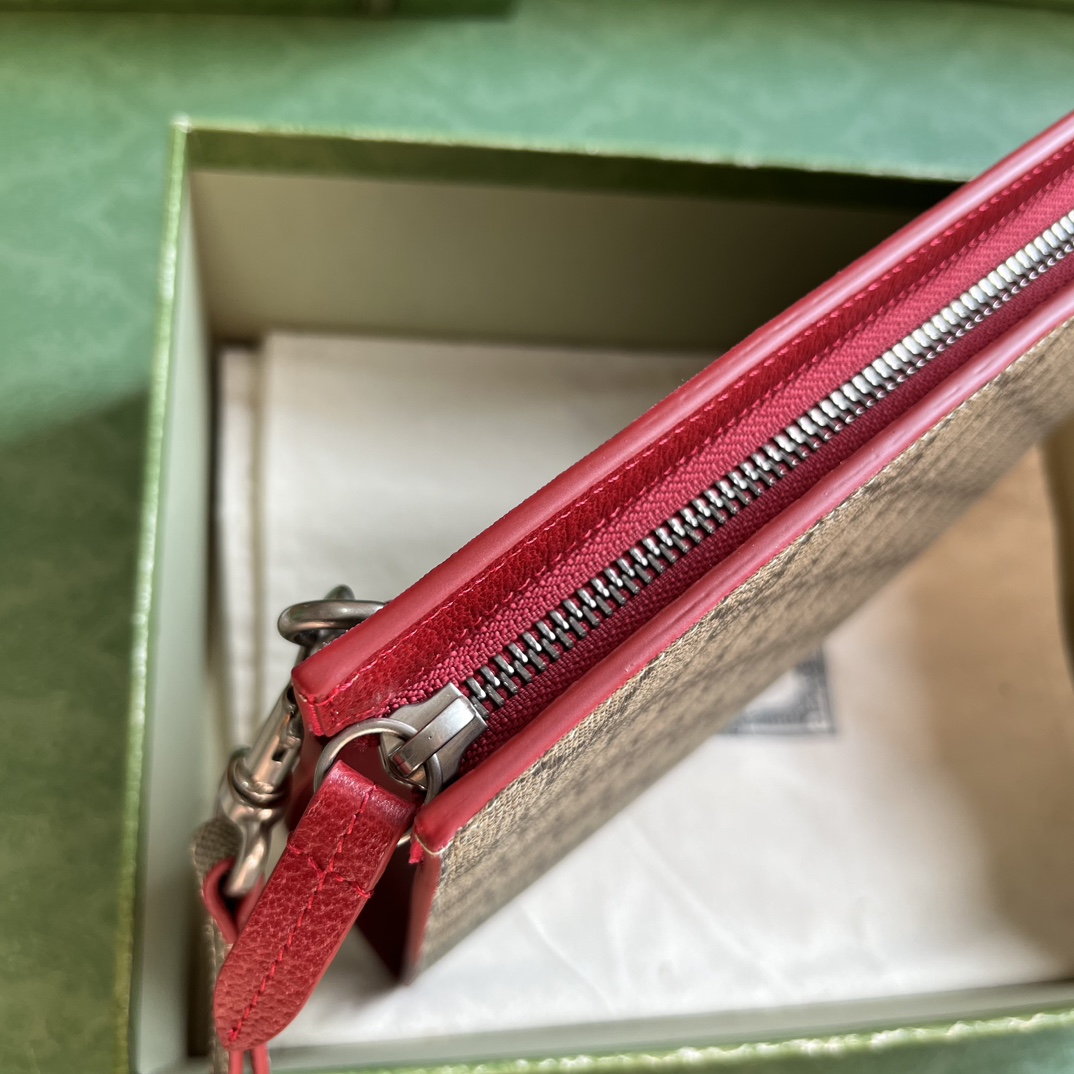 G*u*i pouch with gg detail
