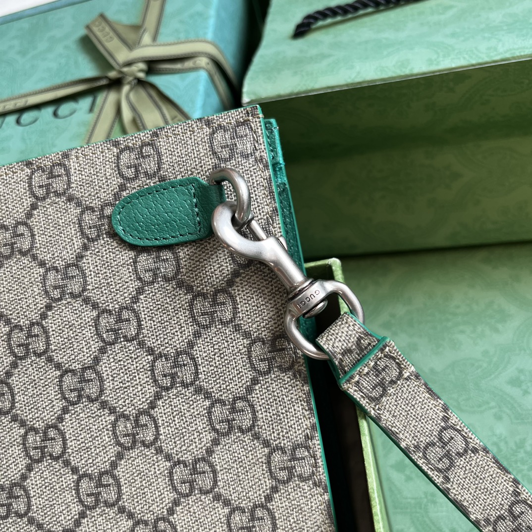 G*u*i pouch with gg detail