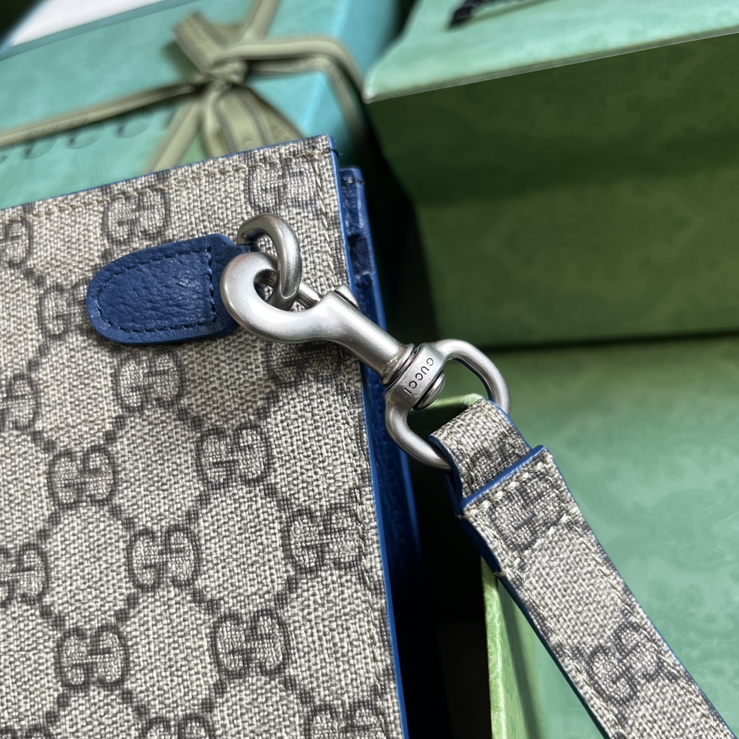 G*u*i pouch with gg detail