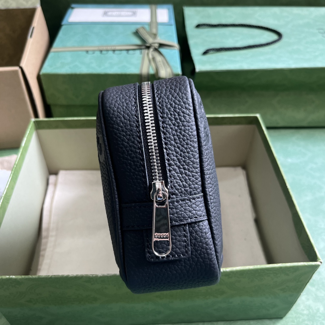 G*u*i jumbo gg toiletry case
