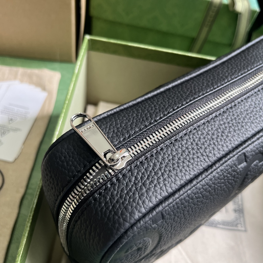 G*u*i jumbo gg toiletry case