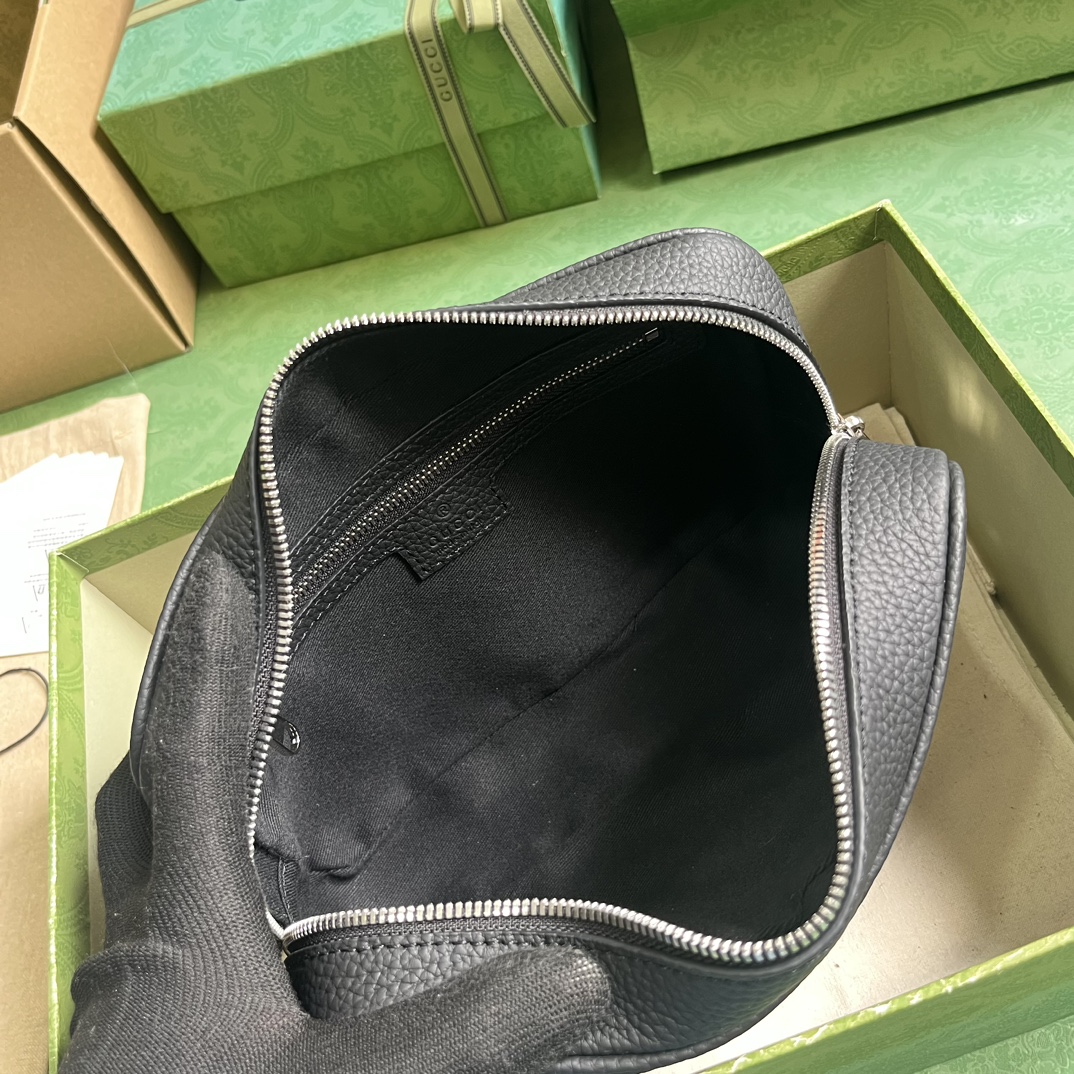 G*u*i jumbo gg toiletry case