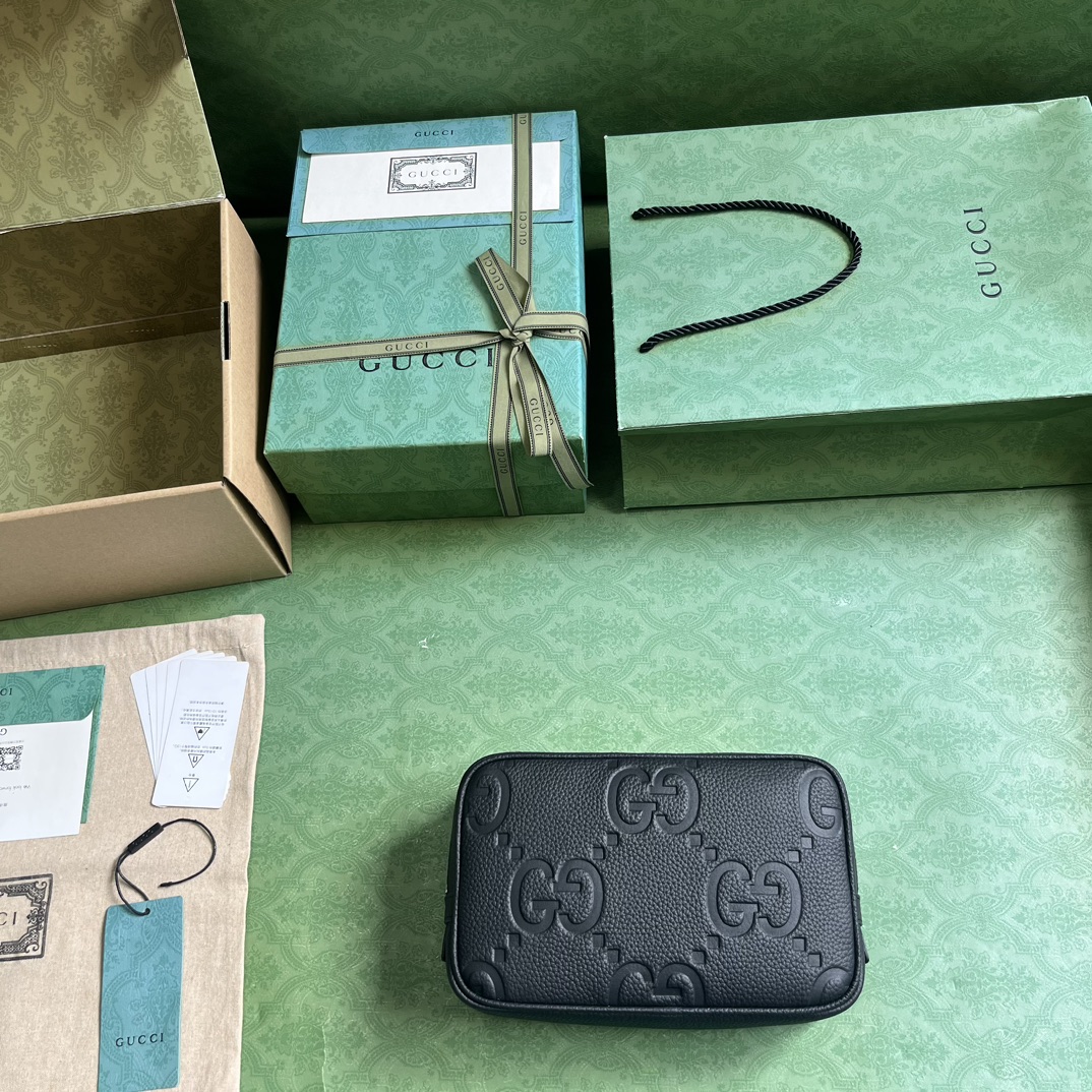 G*u*i jumbo gg toiletry case