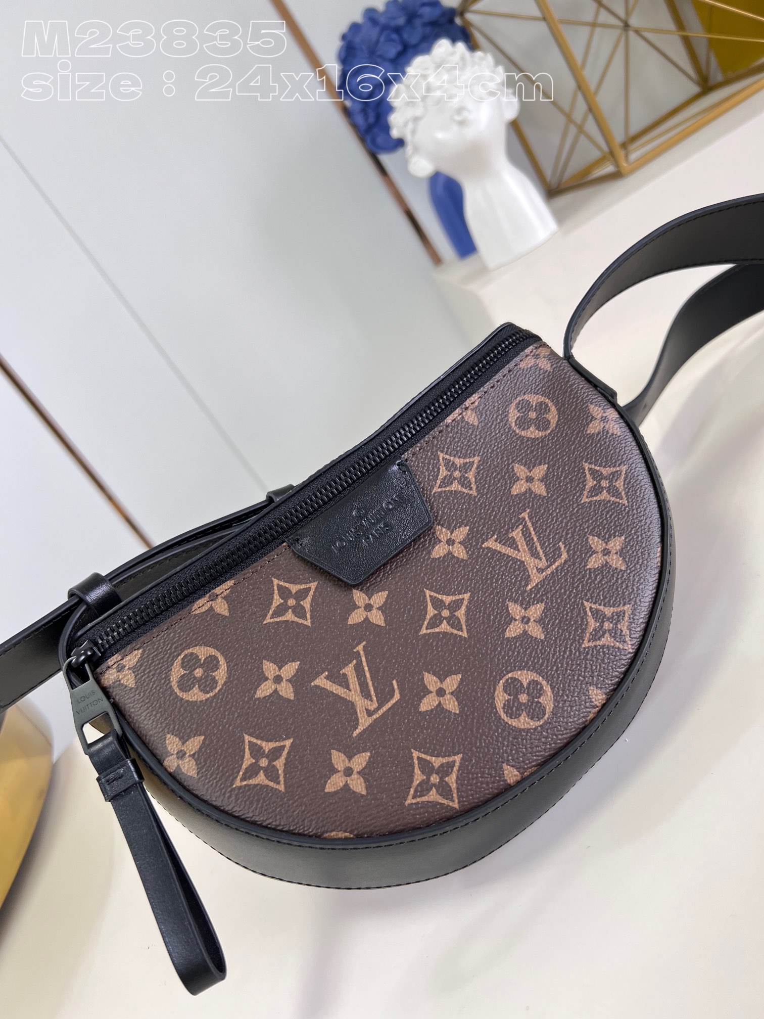 l**is V*t*n lv moon crossbody