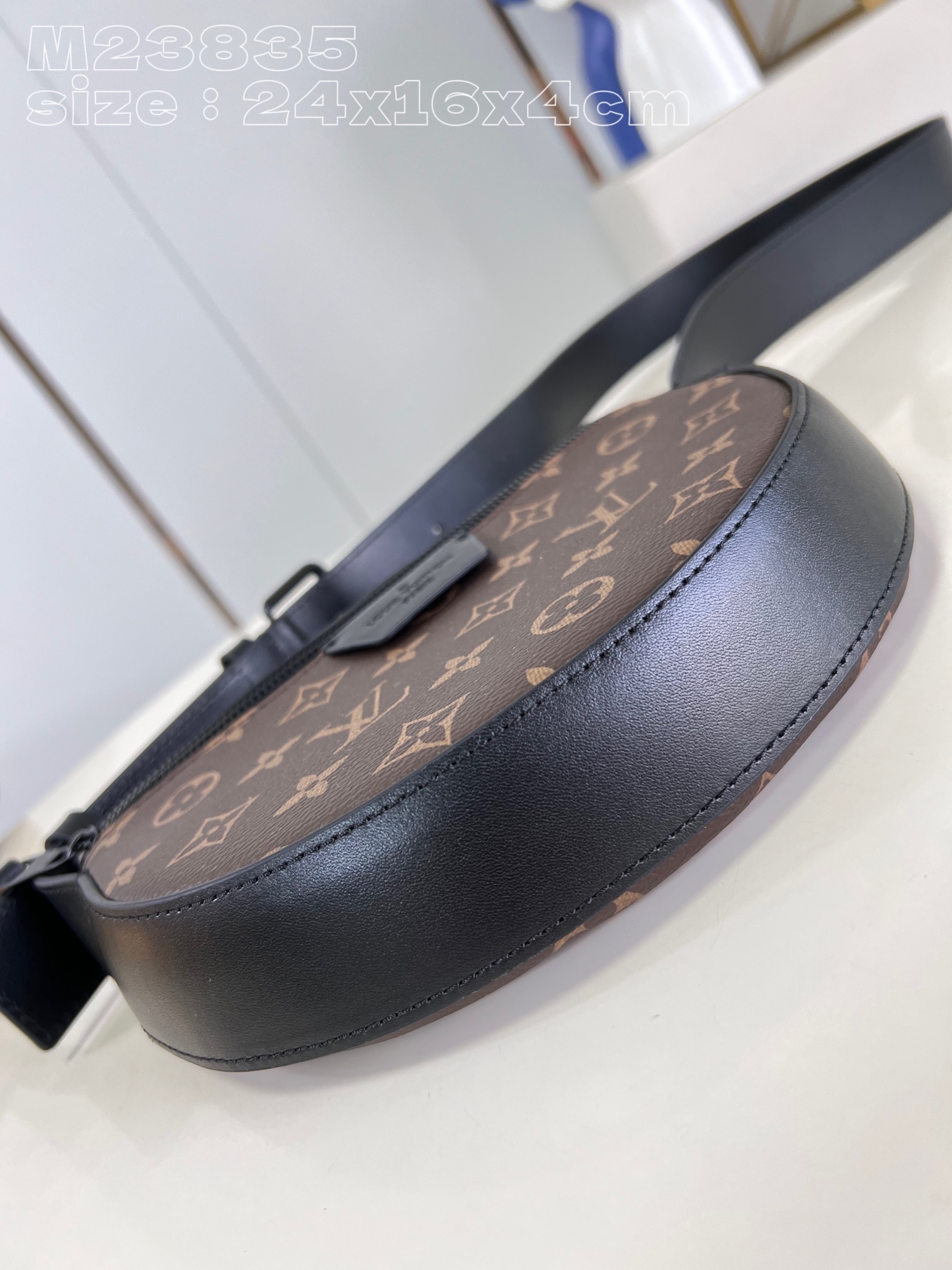 l**is V*t*n lv moon crossbody