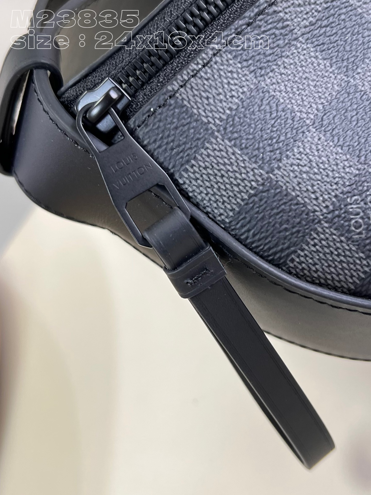 l**is V*t*n lv moon crossbody