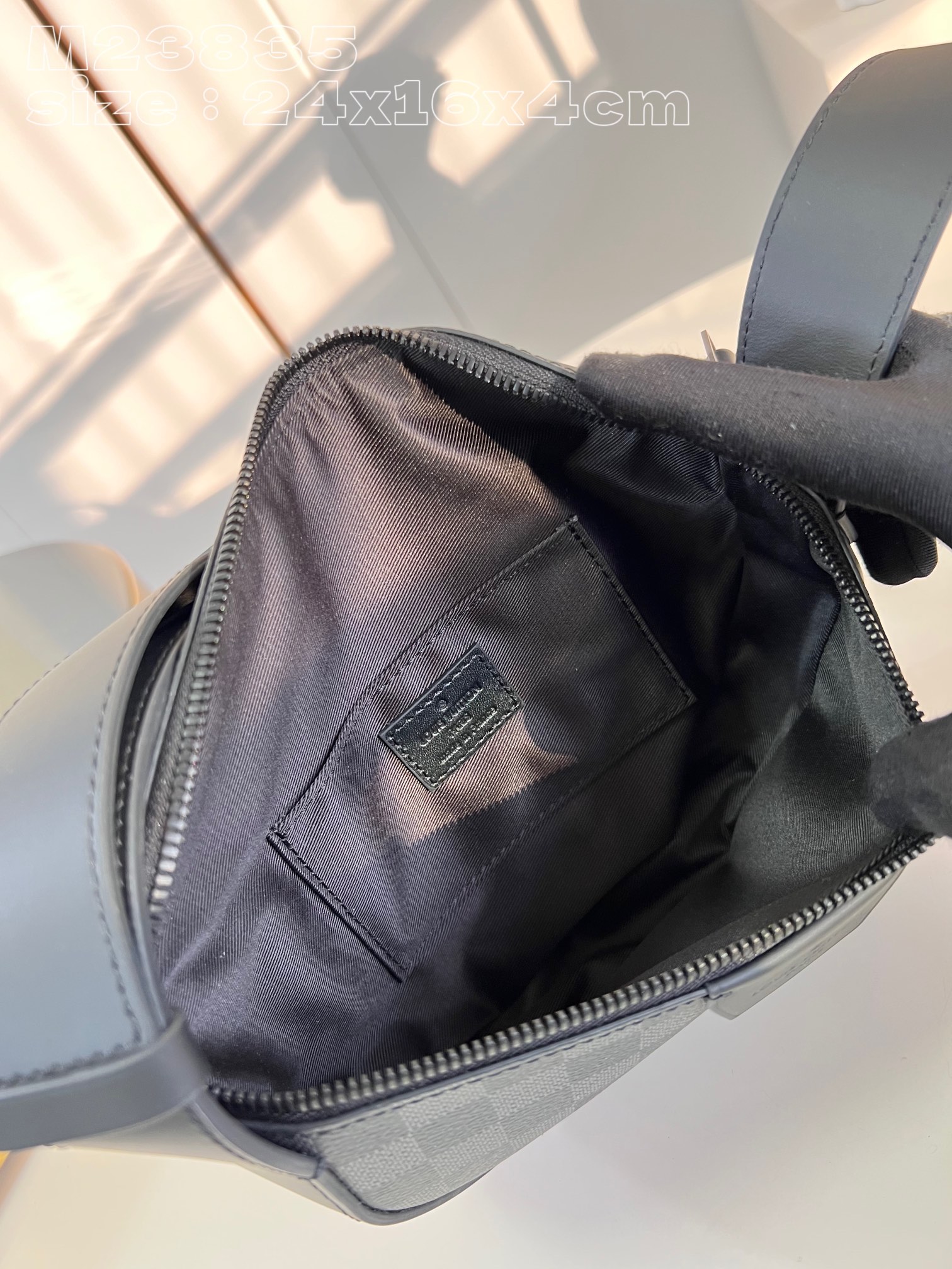 l**is V*t*n lv moon crossbody