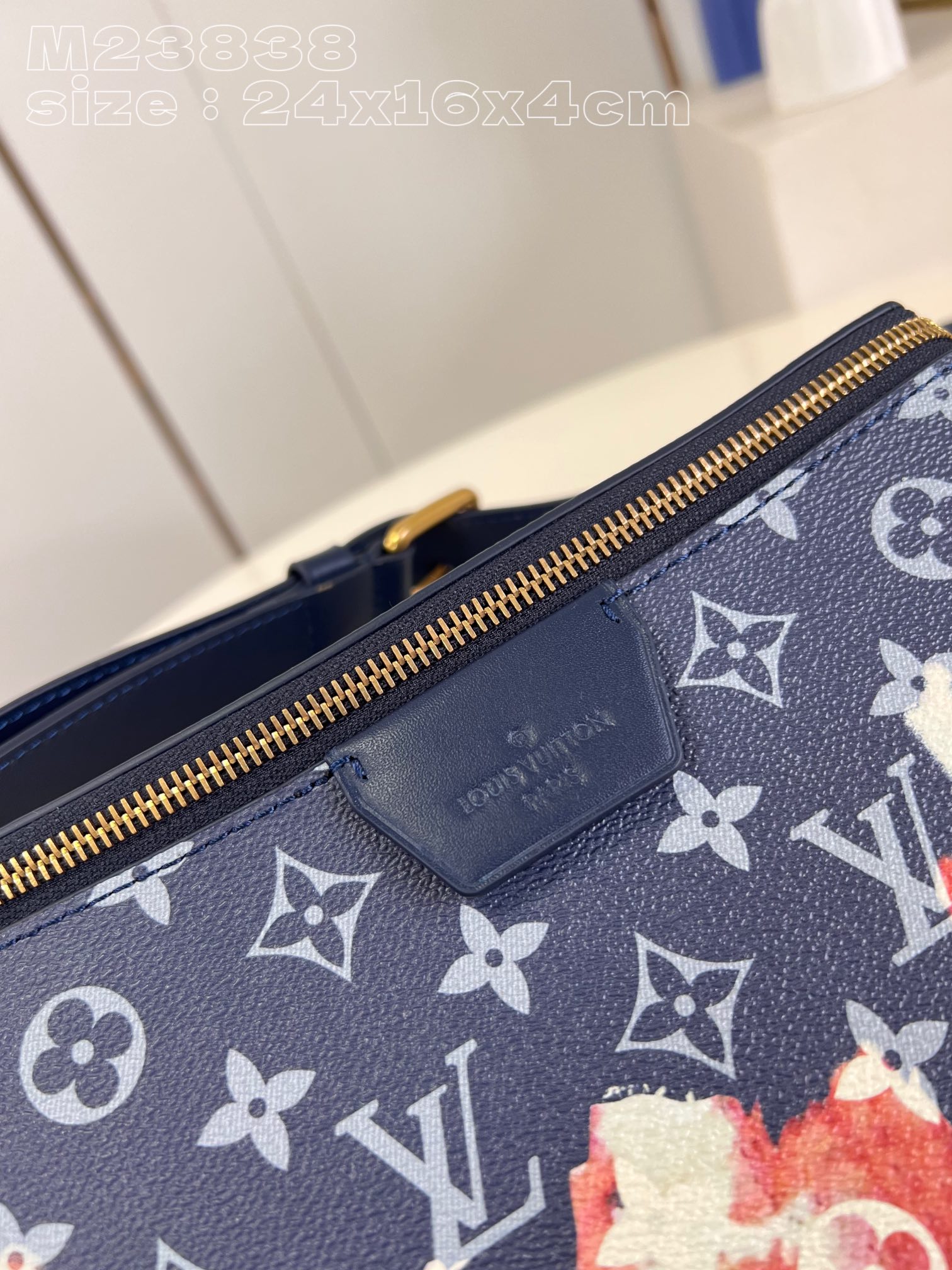 l**is V*t*n lv moon crossbody