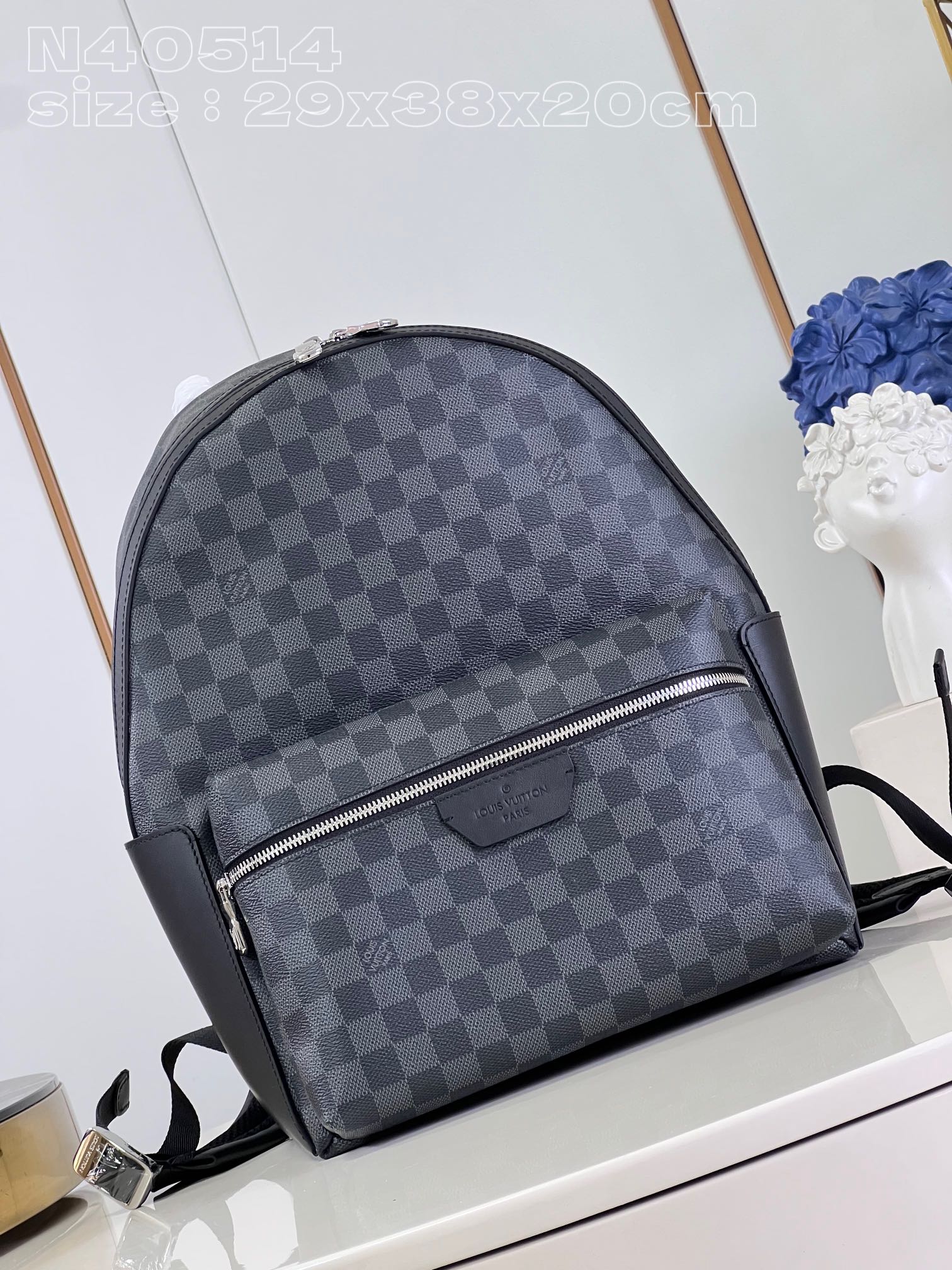 l**is V*t*n discovery backpack pm