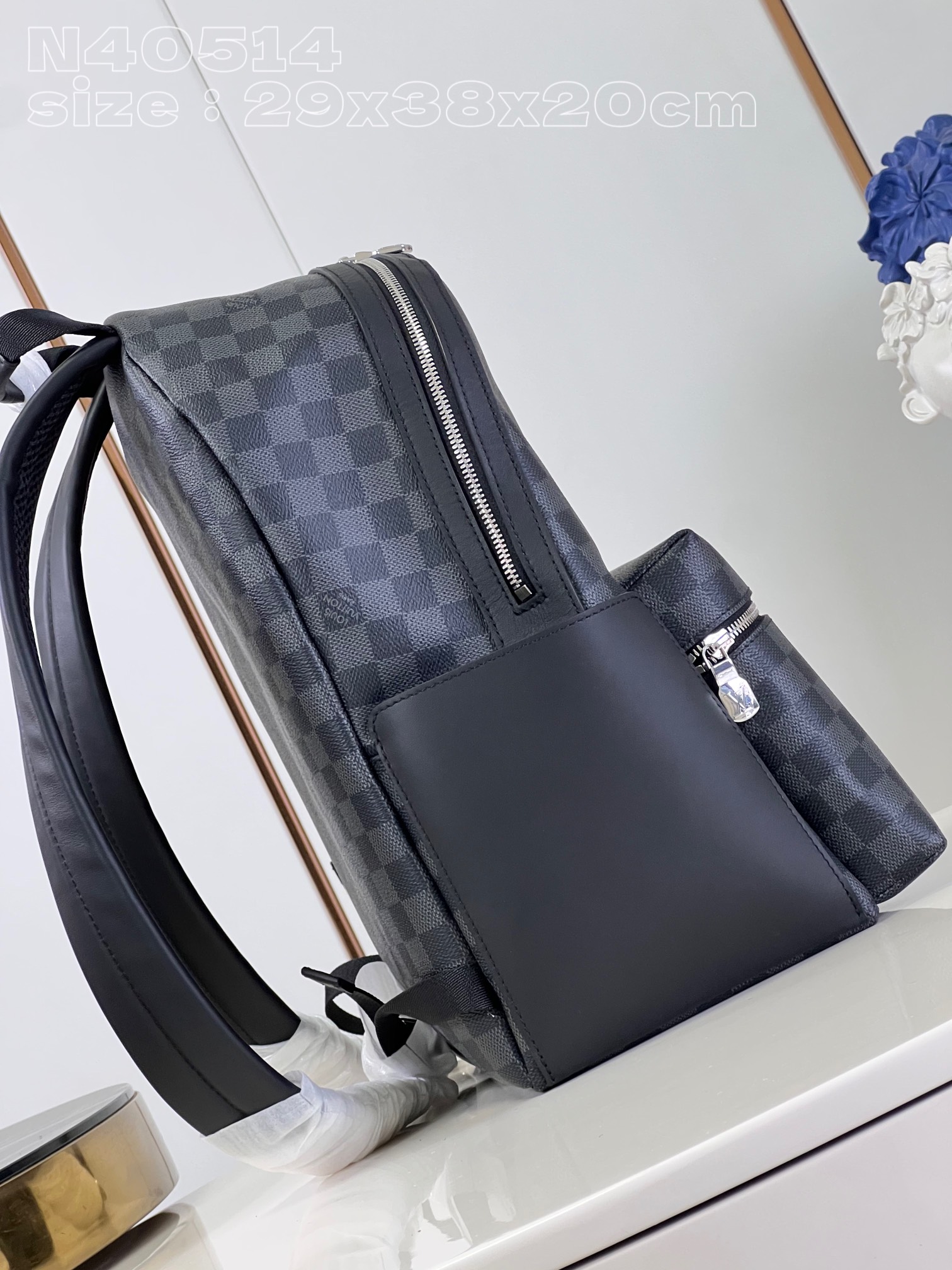 l**is V*t*n discovery backpack pm