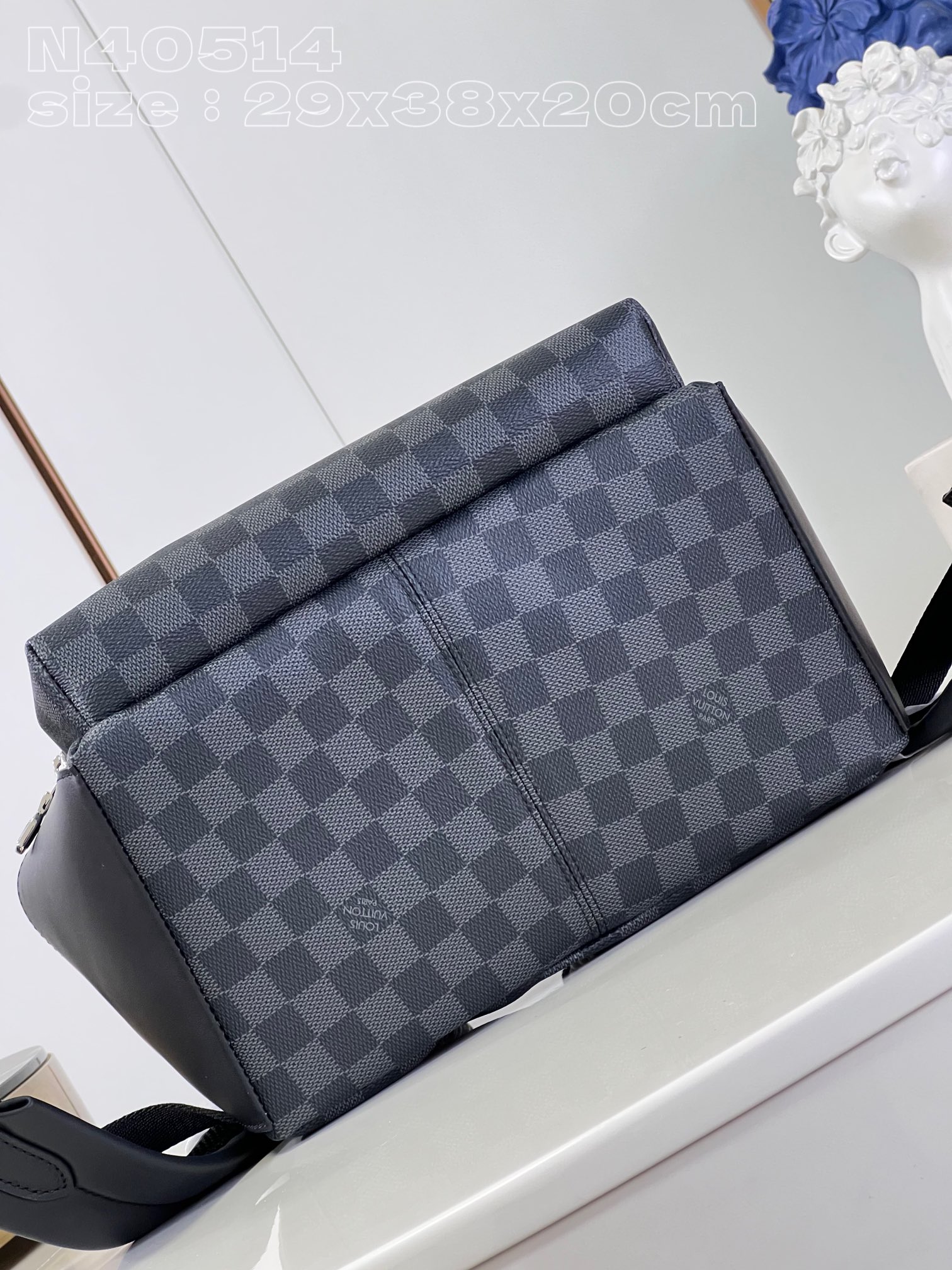 l**is V*t*n discovery backpack pm