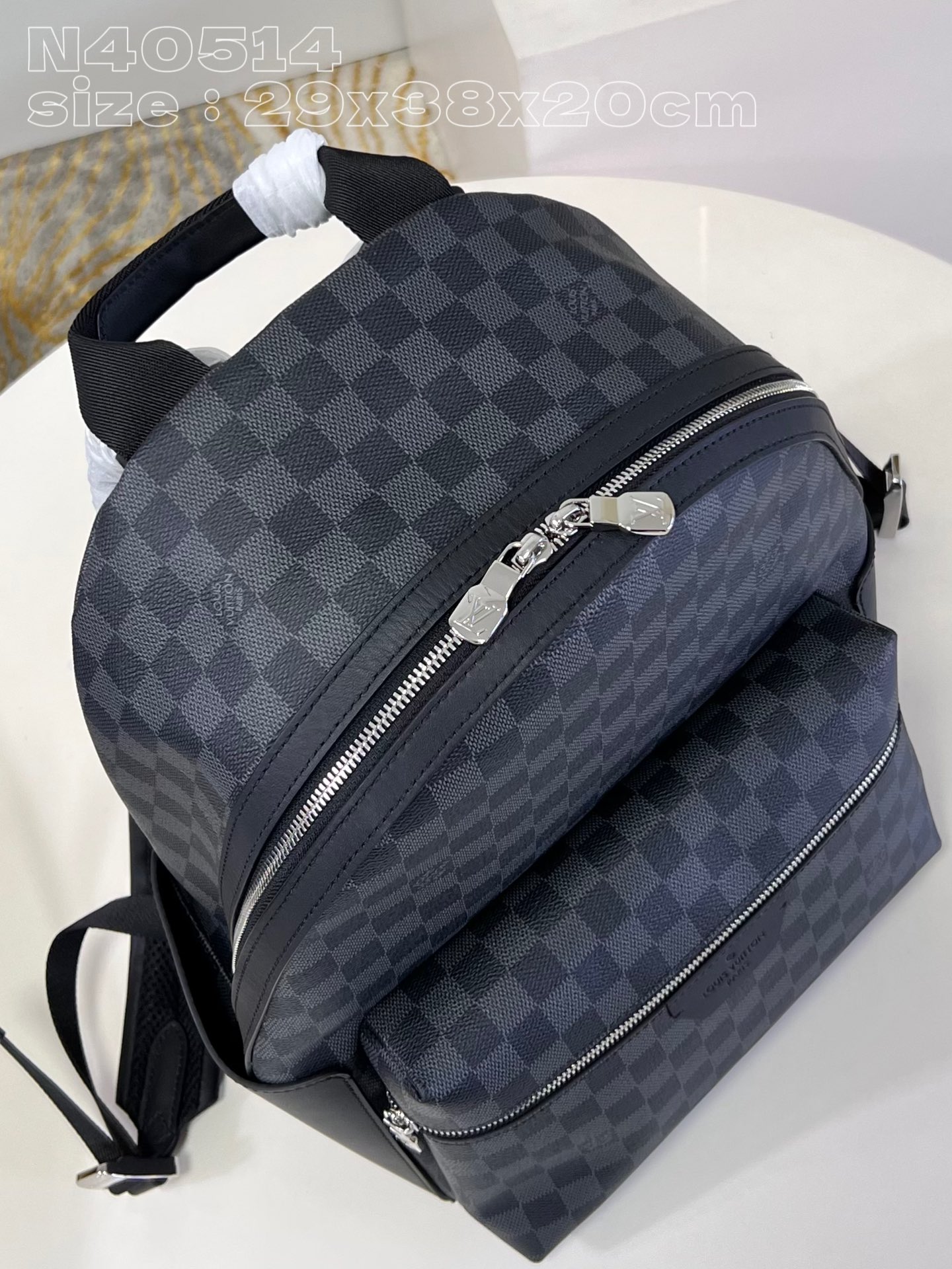 l**is V*t*n discovery backpack pm