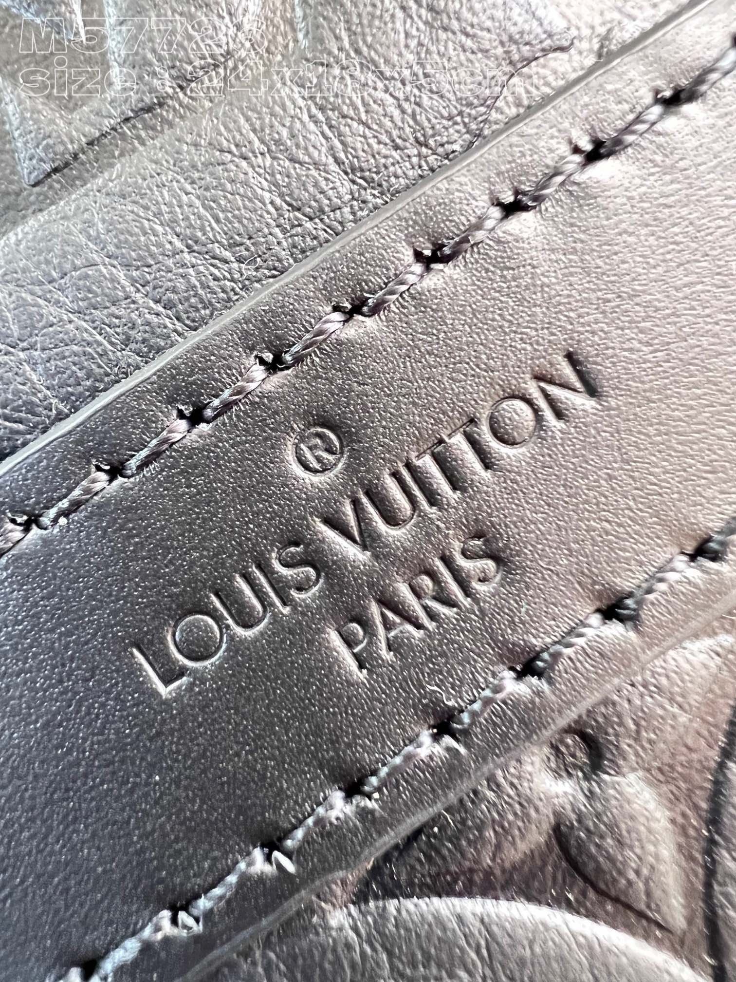 l**is V*t*n trunk messenger