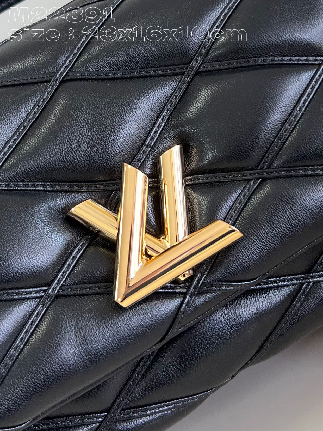 l**is V*t*n twist nicolas ghesquière
