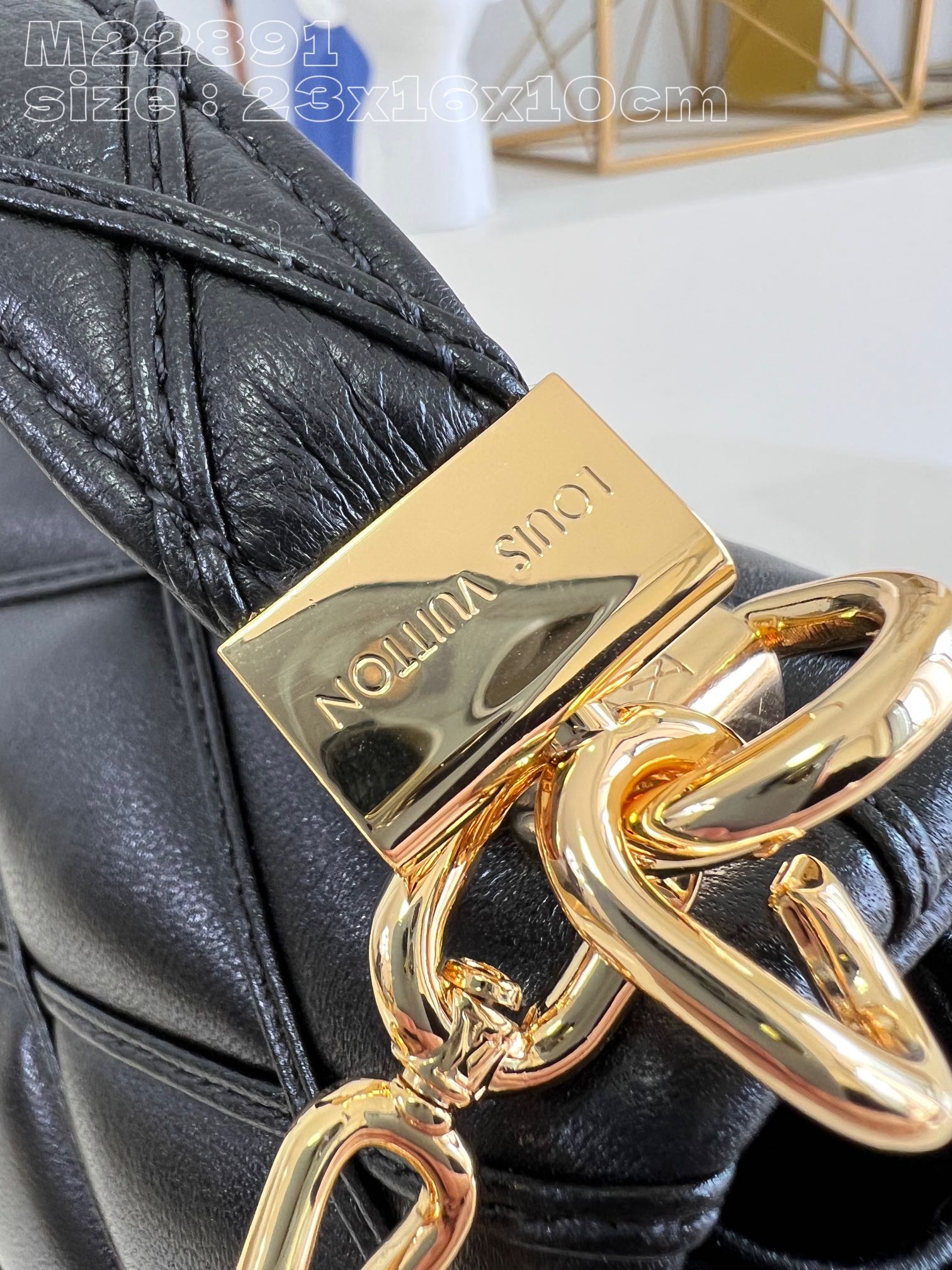 l**is V*t*n twist nicolas ghesquière