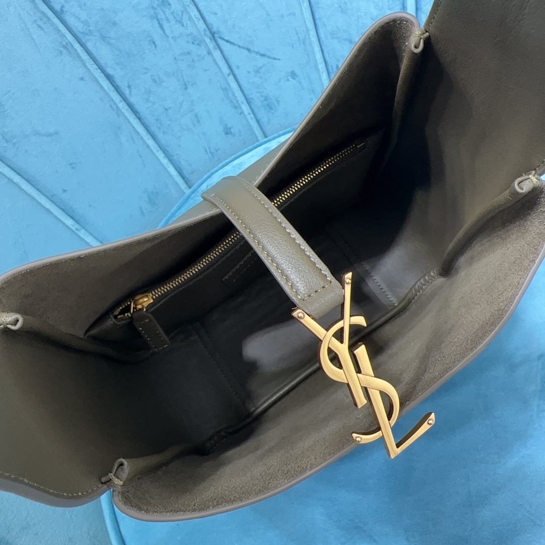 YSL LE5À7 SOFT SMALL Hobo Bag