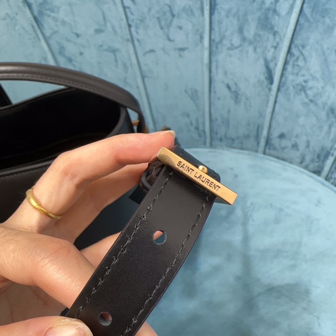 YSL LE 37 SMALL IN SHINY LEATHER