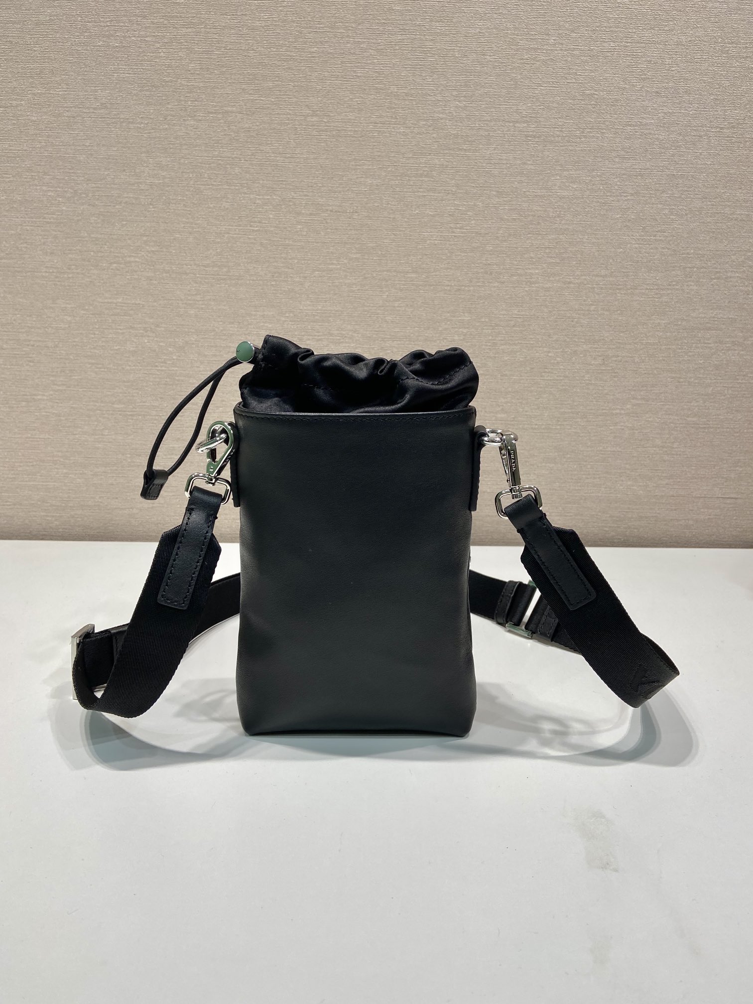 Pra*a leather smartphone case