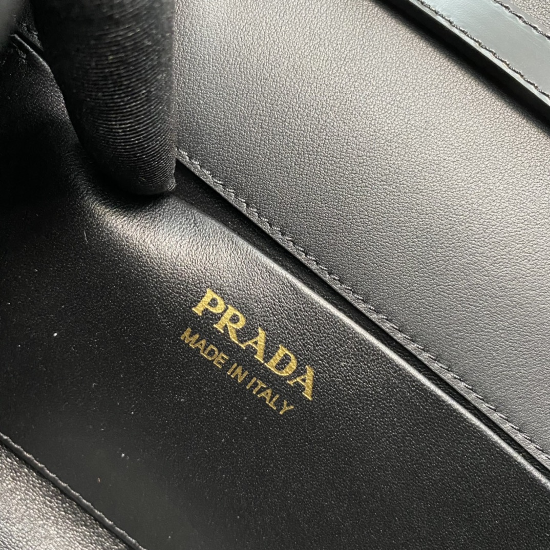 Pra*a medium brushed leather handbag