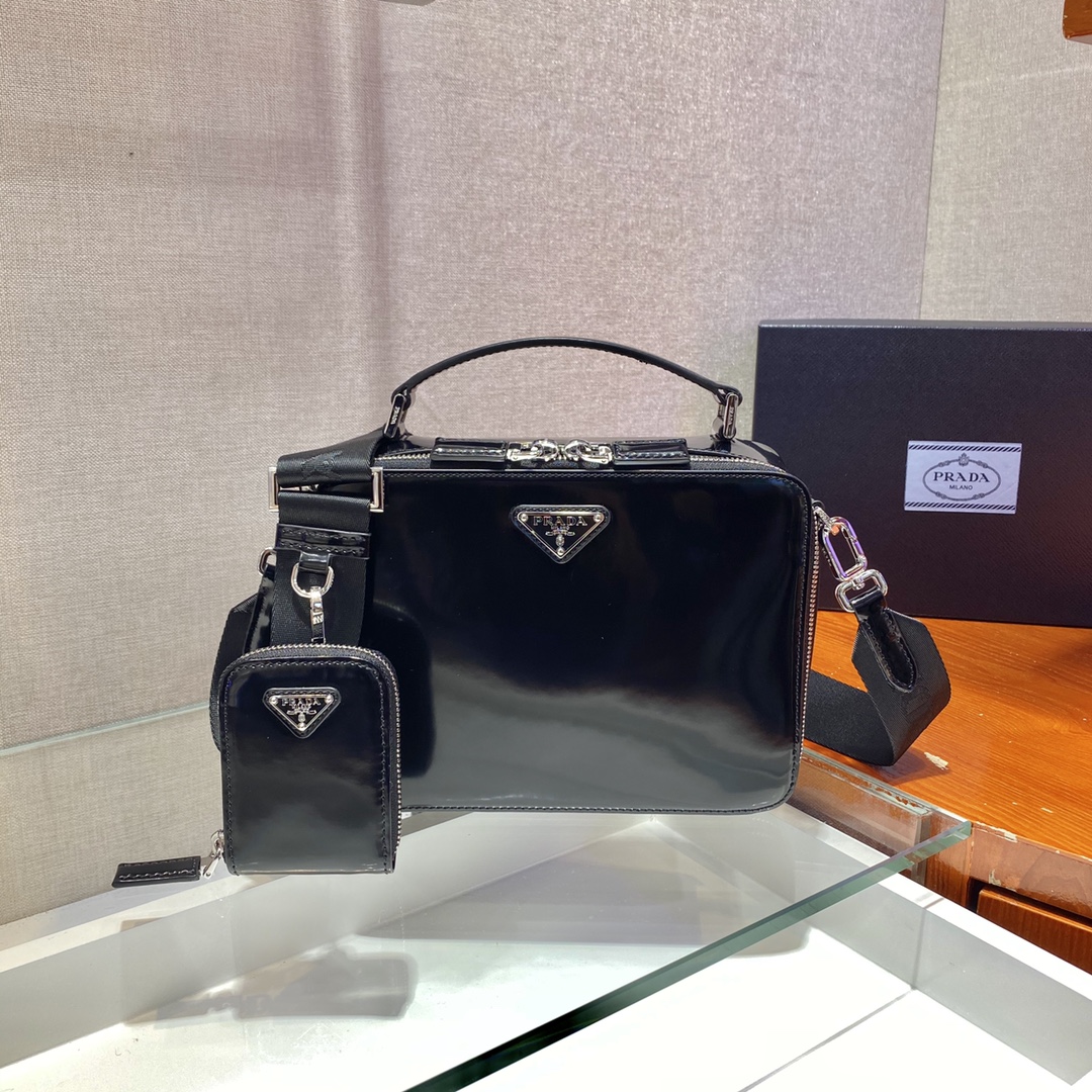 medium Pra*a brique saffiano leather bag