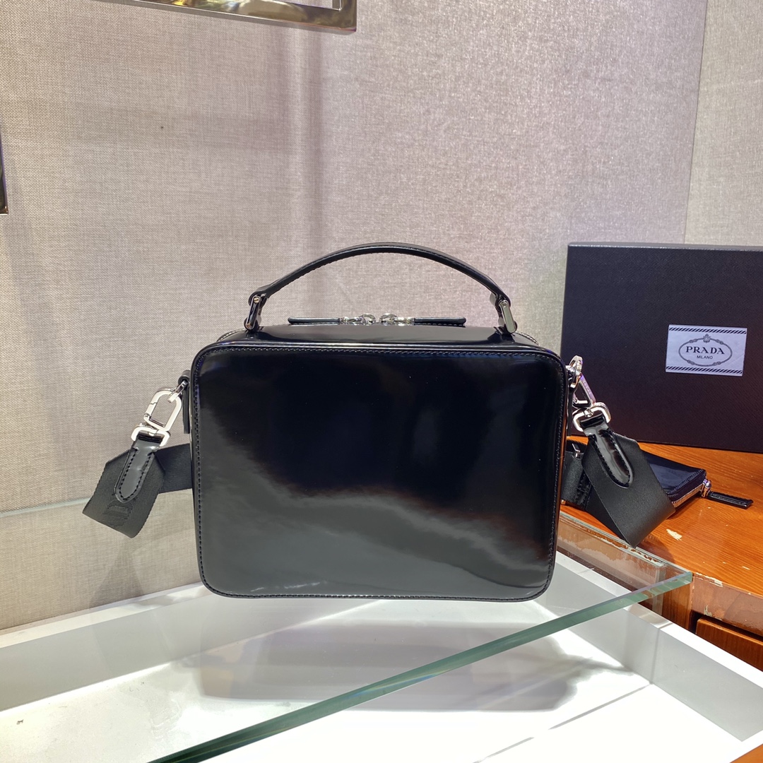 medium Pra*a brique saffiano leather bag