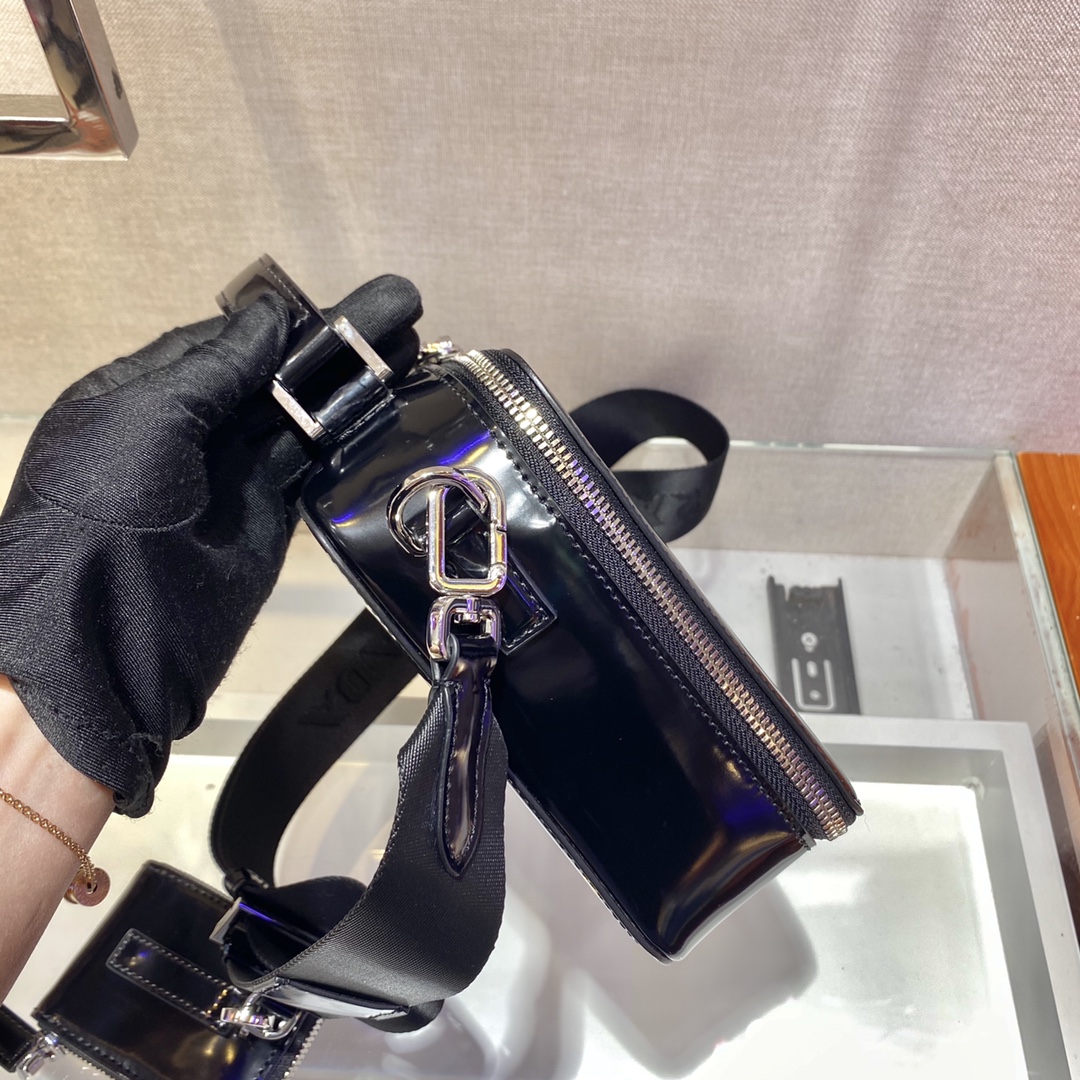 medium Pra*a brique saffiano leather bag