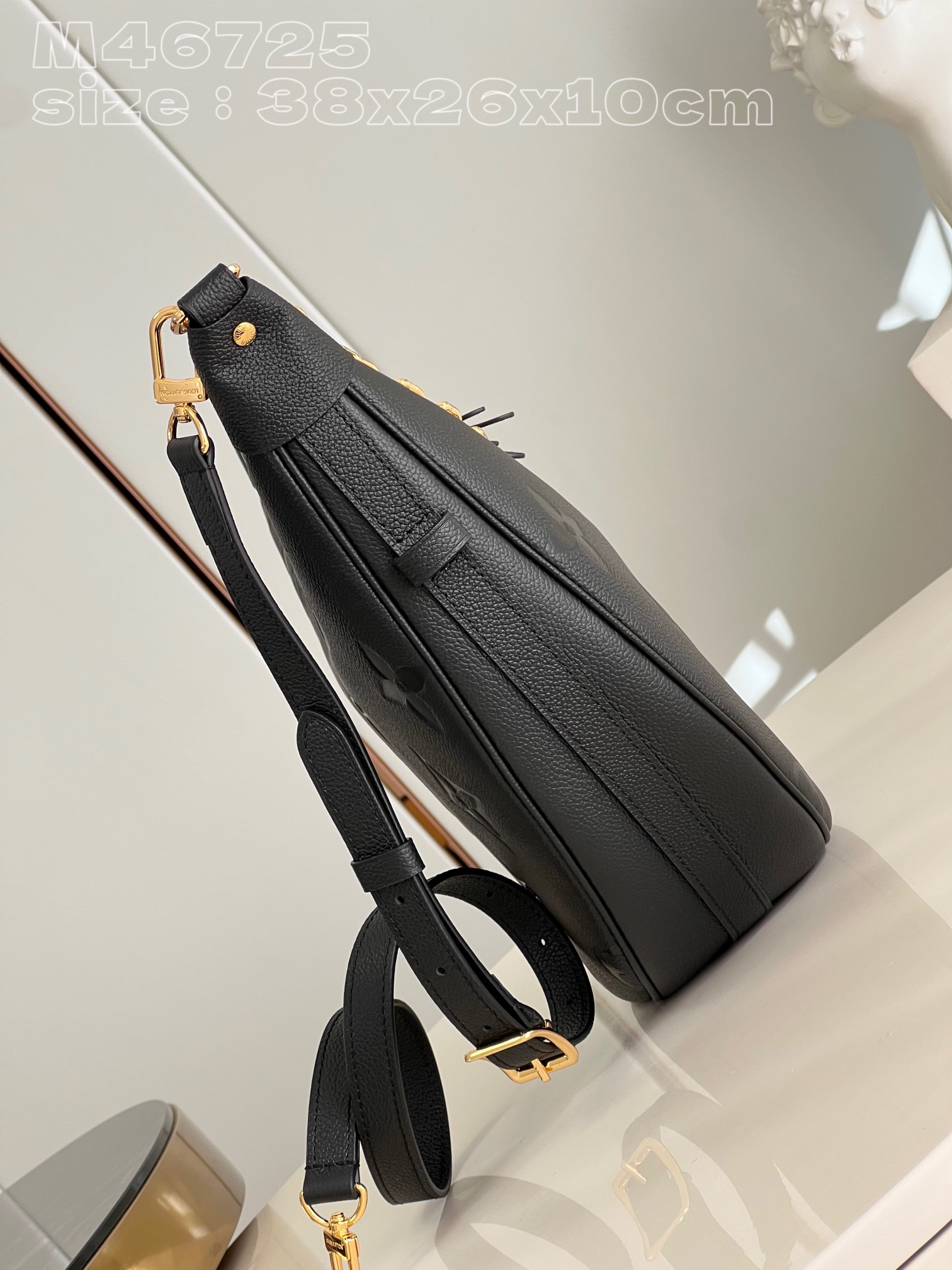 l**is V*t*n loop hobo handbag
