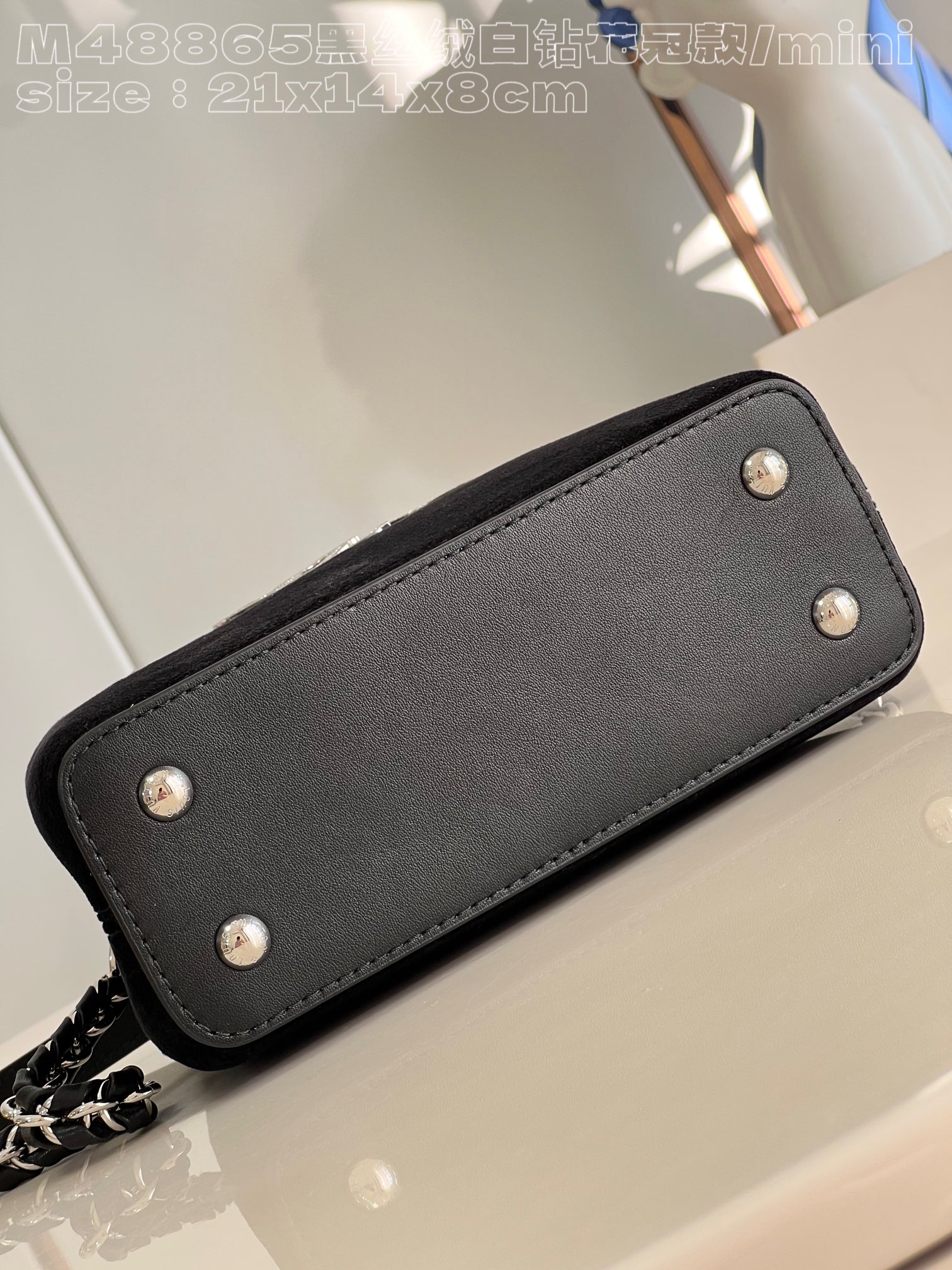 l**is V*t*n capucines mini bag