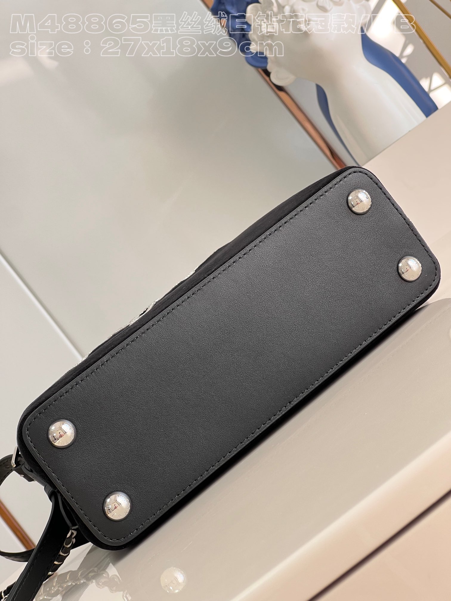 l**is V*t*n capucines bb handbag