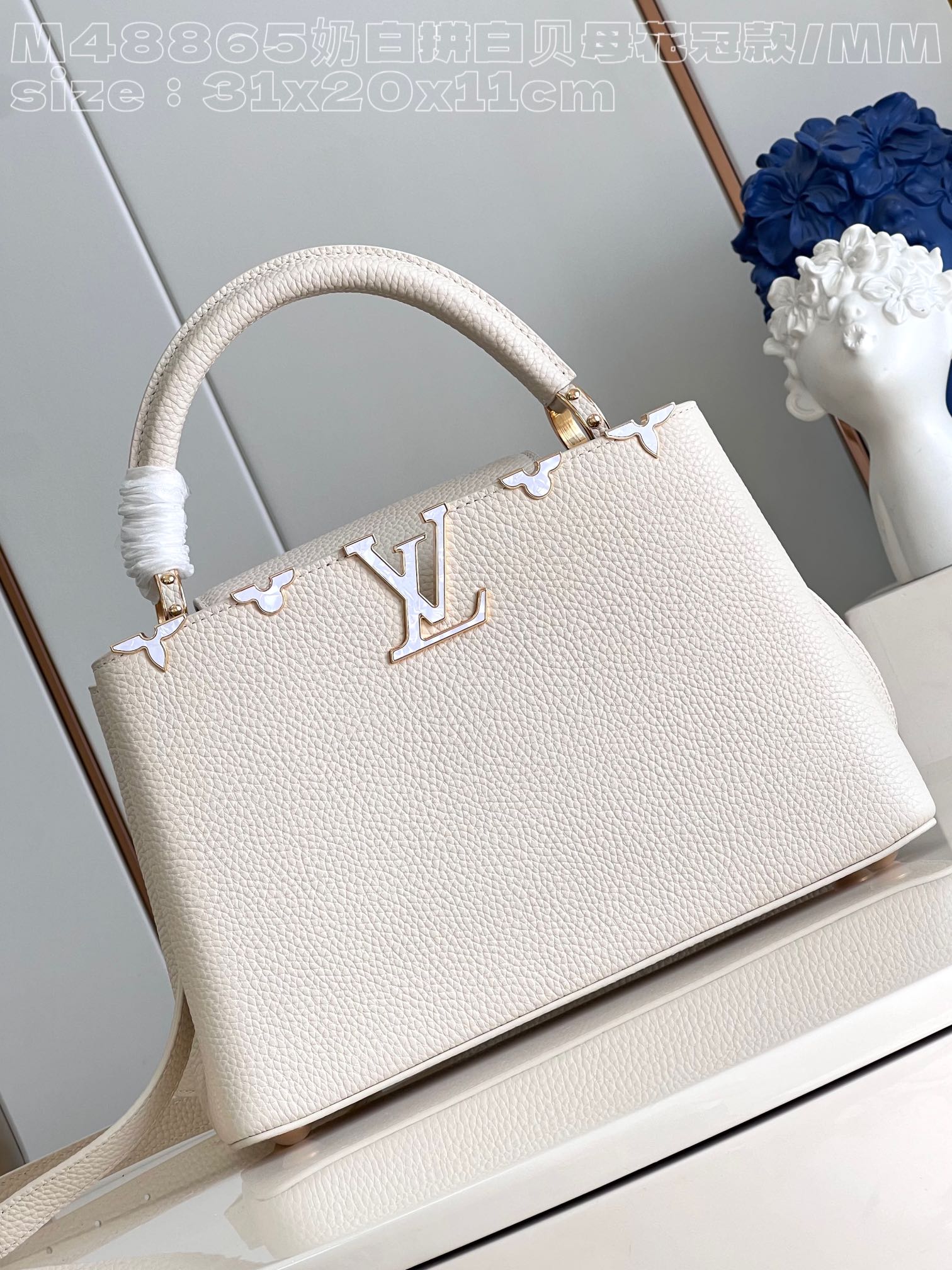 l**is V*t*n capucines mm handbag