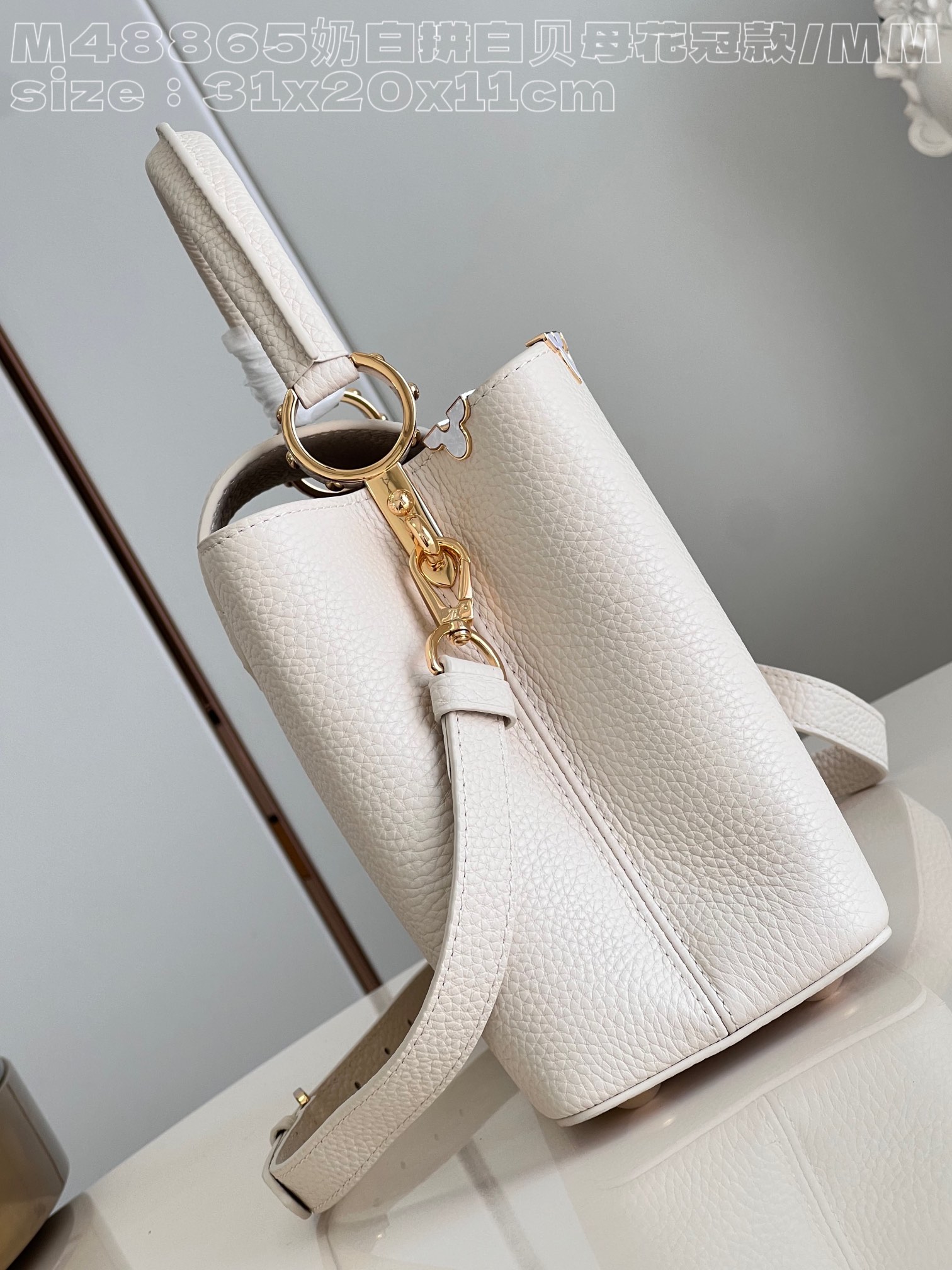l**is V*t*n capucines mm handbag