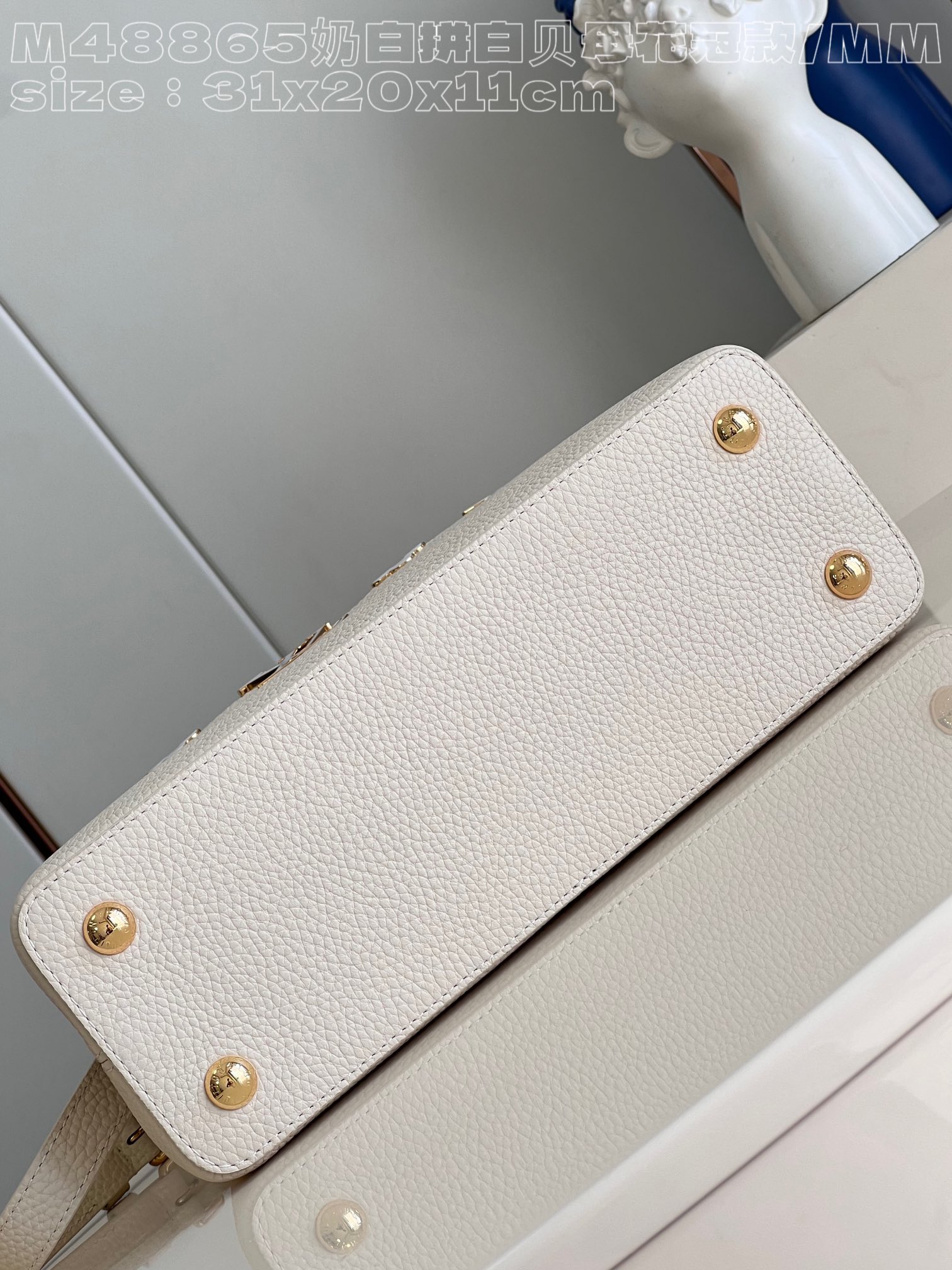 l**is V*t*n capucines mm handbag