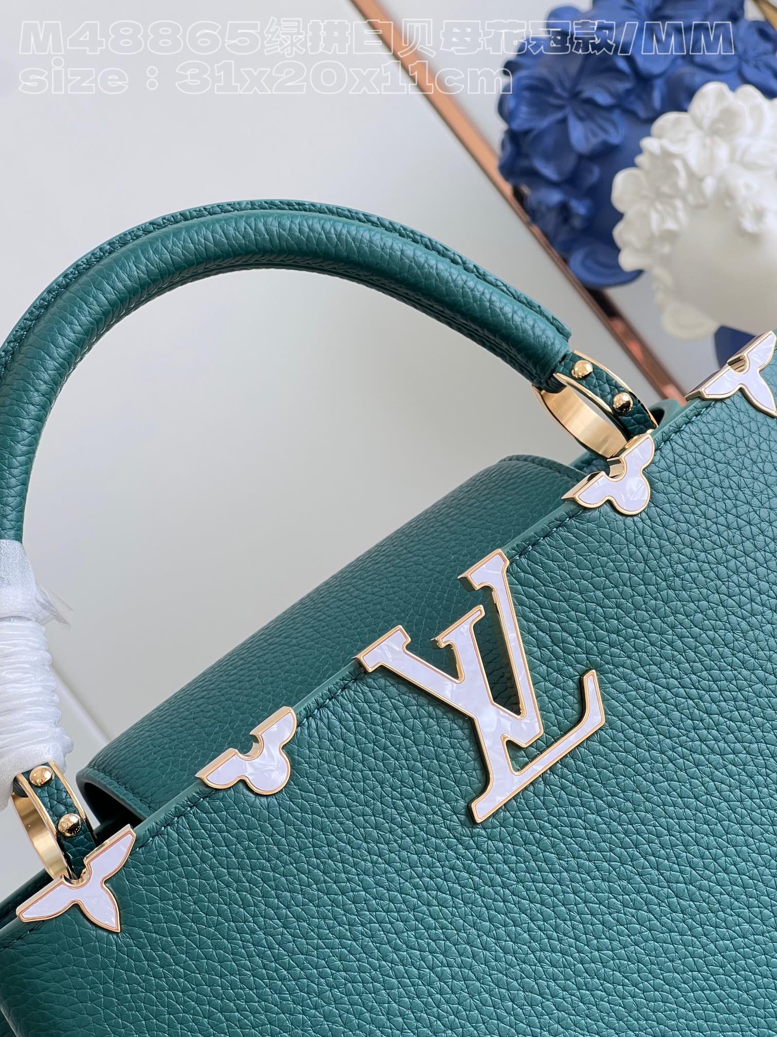 l**is V*t*n capucines mm handbag