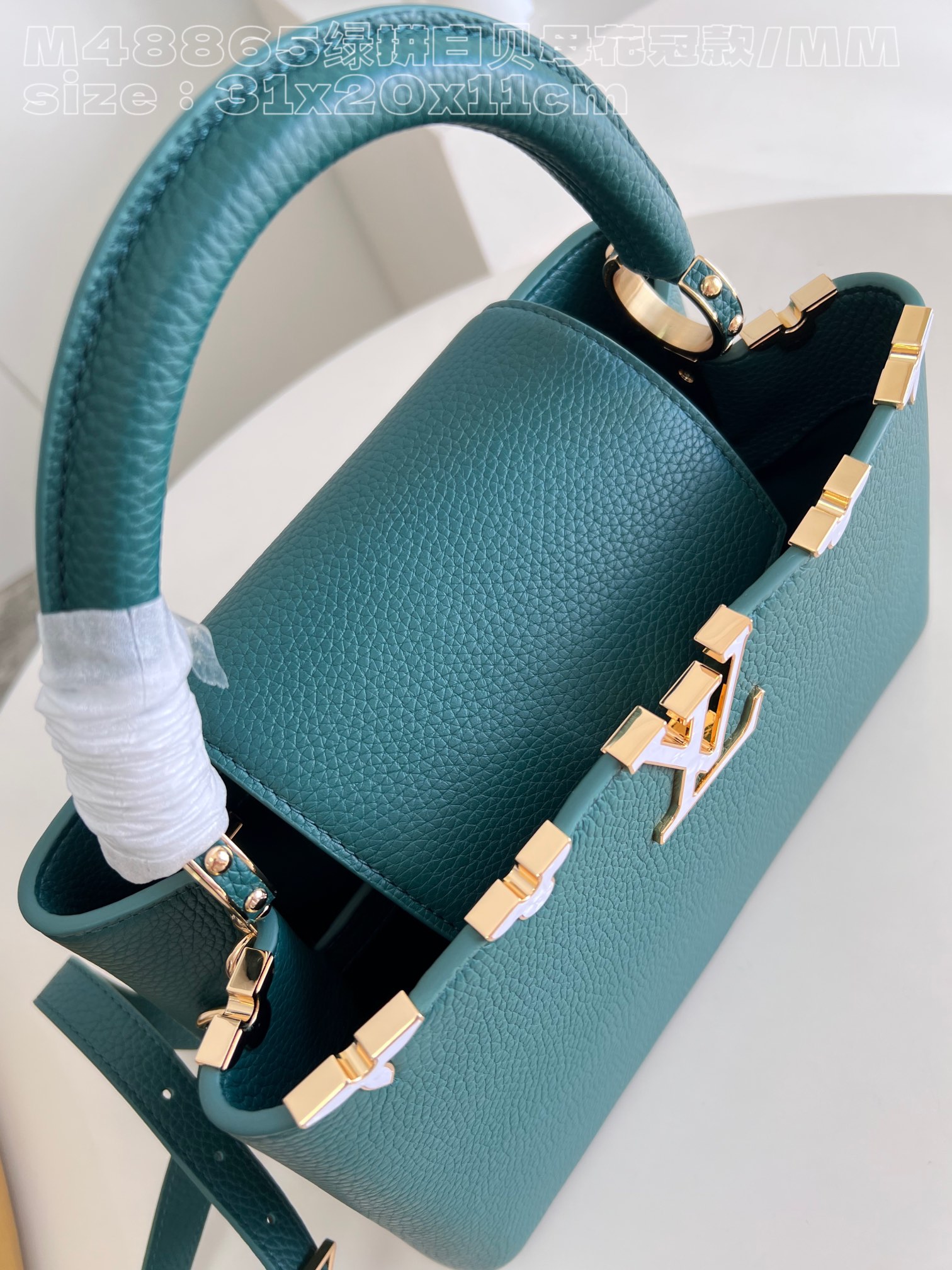 l**is V*t*n capucines mm handbag