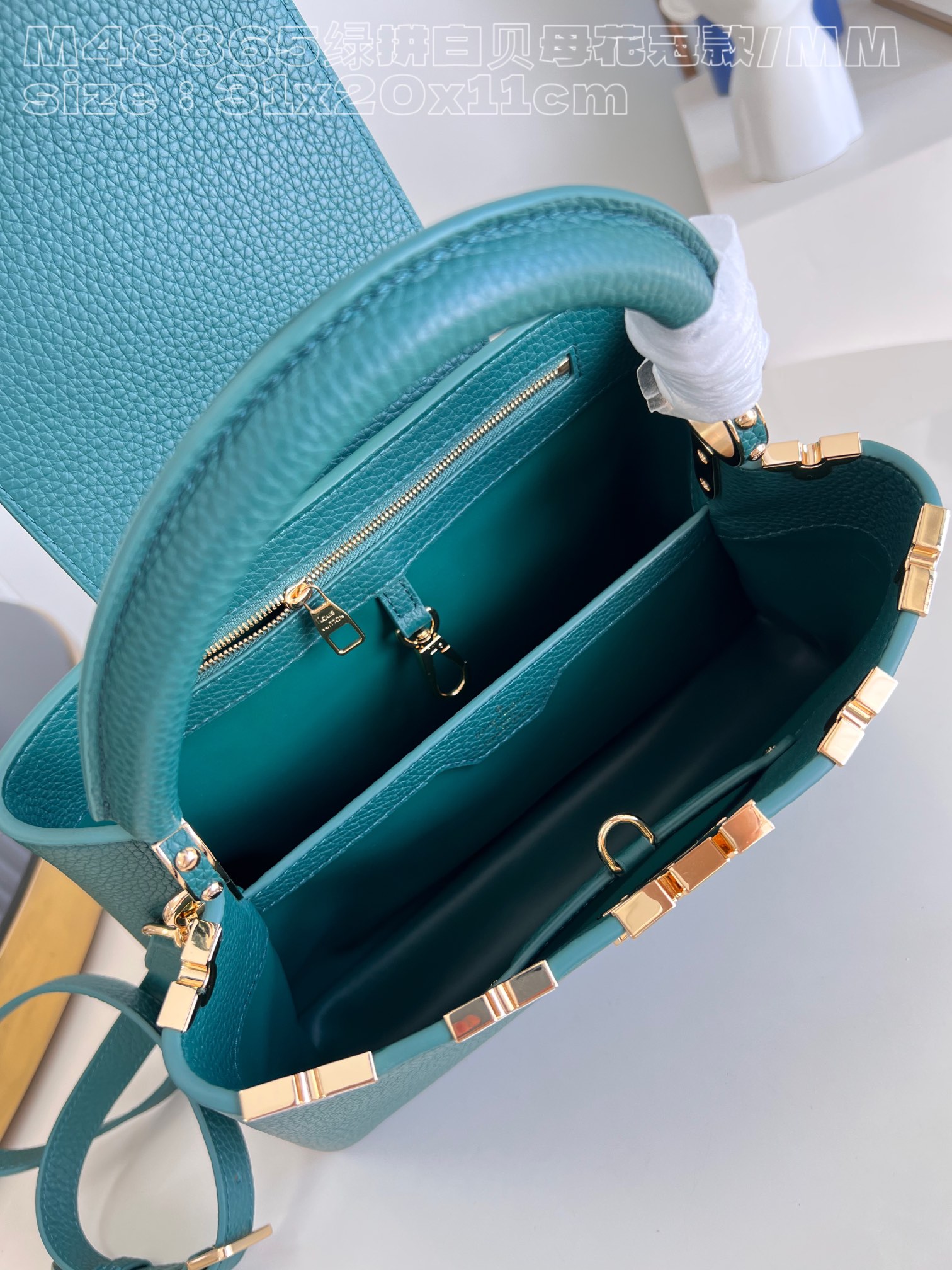 l**is V*t*n capucines mm handbag
