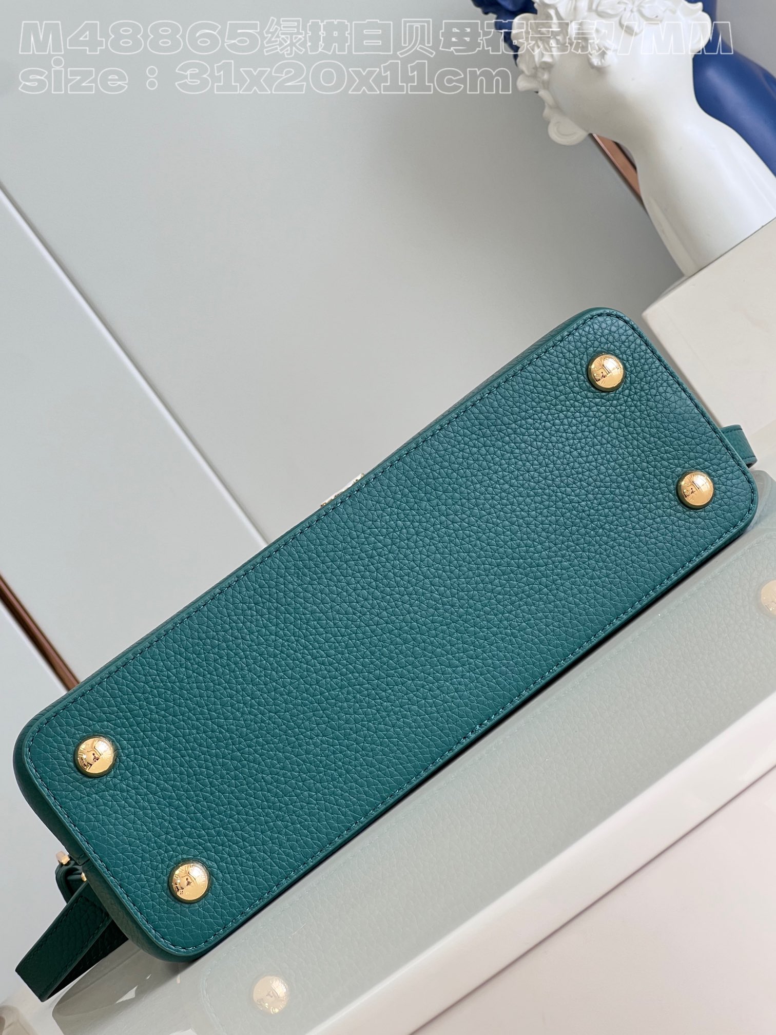 l**is V*t*n capucines mm handbag