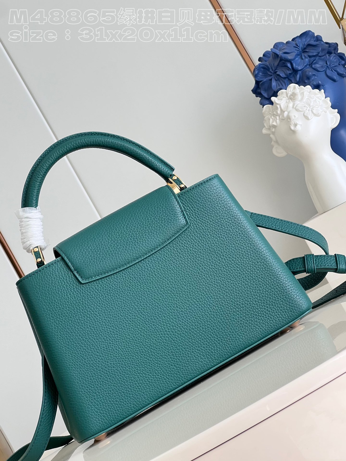 l**is V*t*n capucines mm handbag