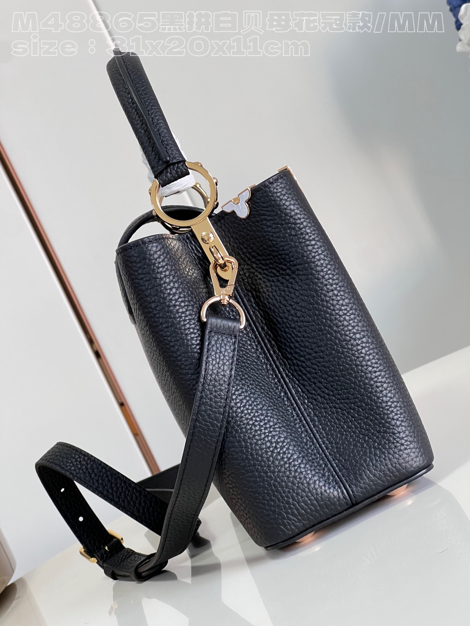 l**is V*t*n capucines mm handbag