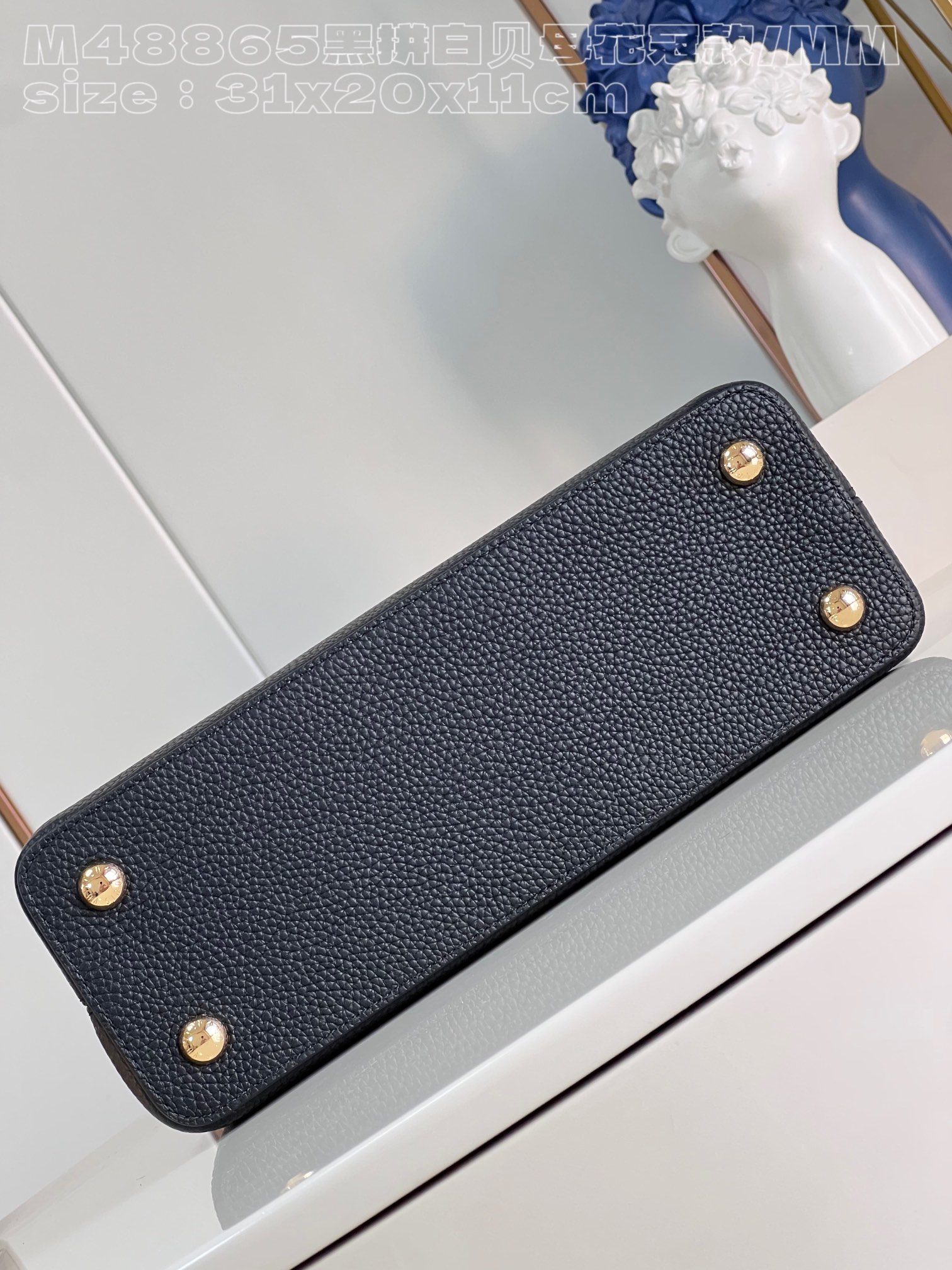 l**is V*t*n capucines mm handbag